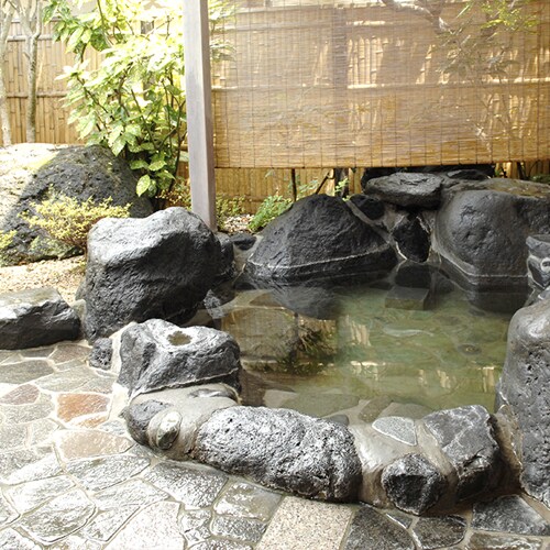 Open-air bath in the annex Chokushian