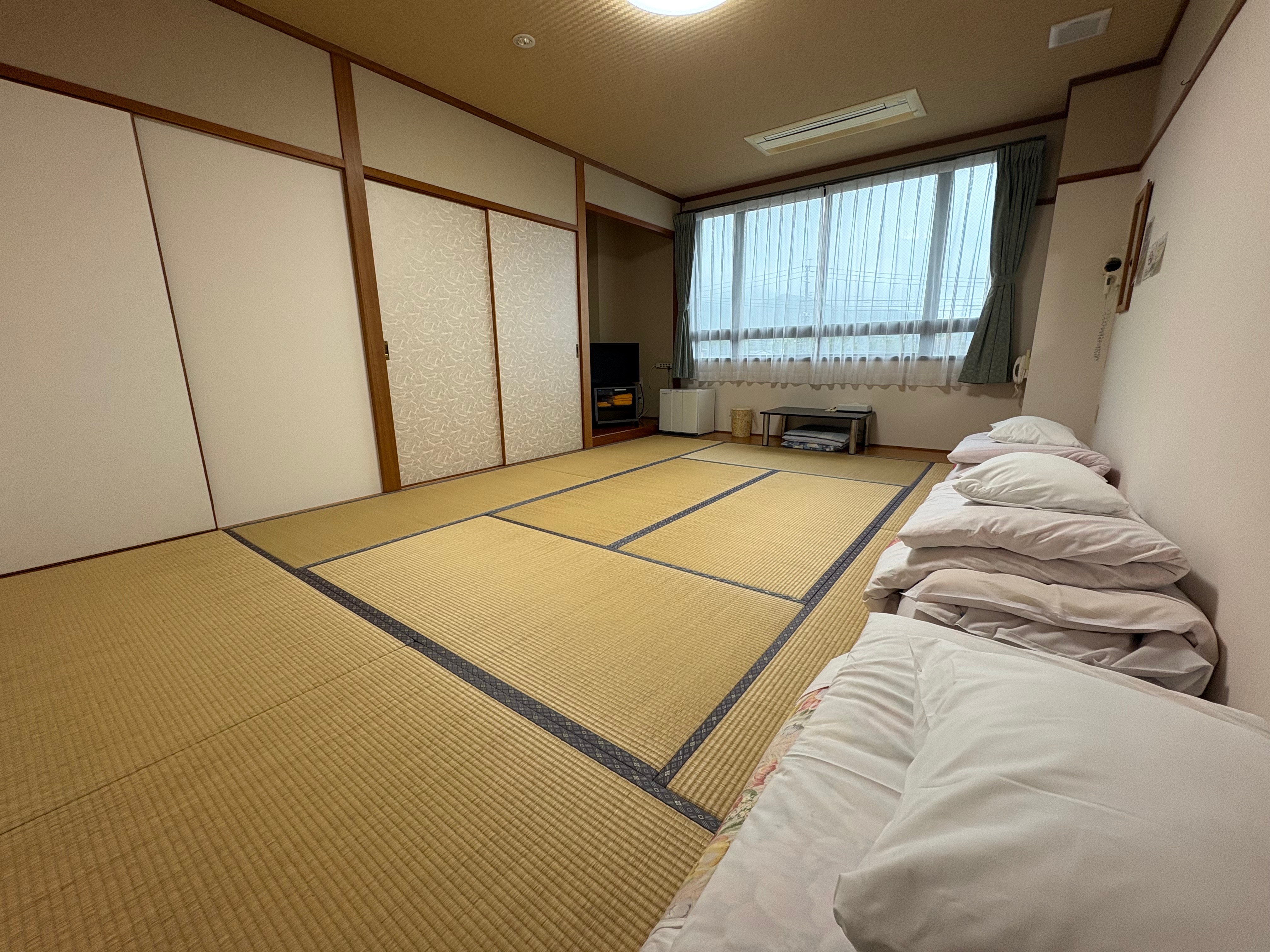Japanese-style room (10 tatami mats) - Guest room amenities