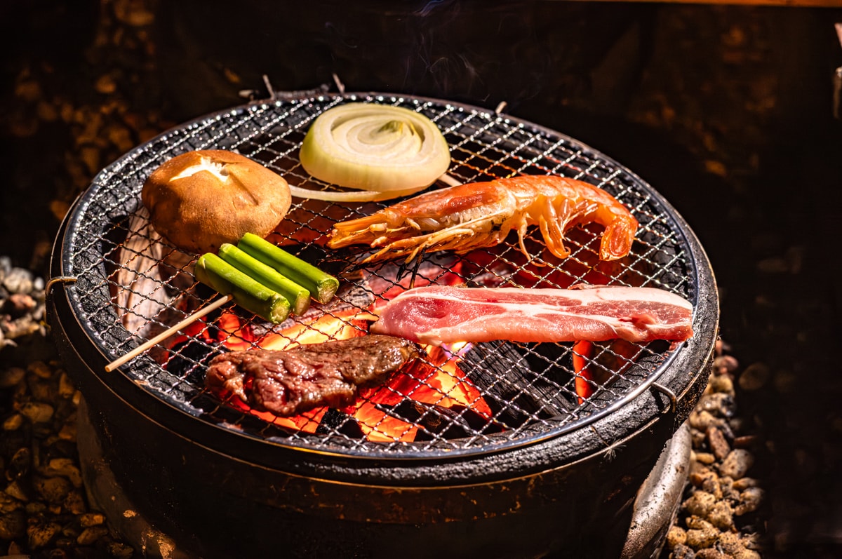 [Charcoal grilled BBQ]