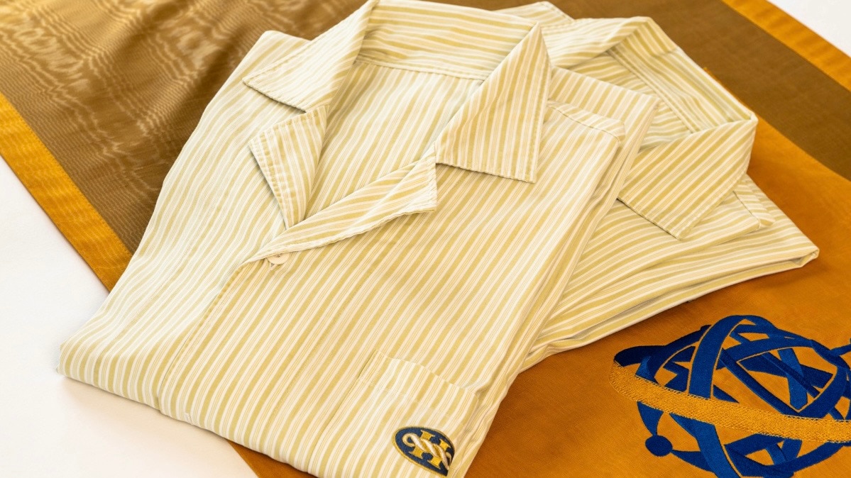 Pajamas (one-piece type)