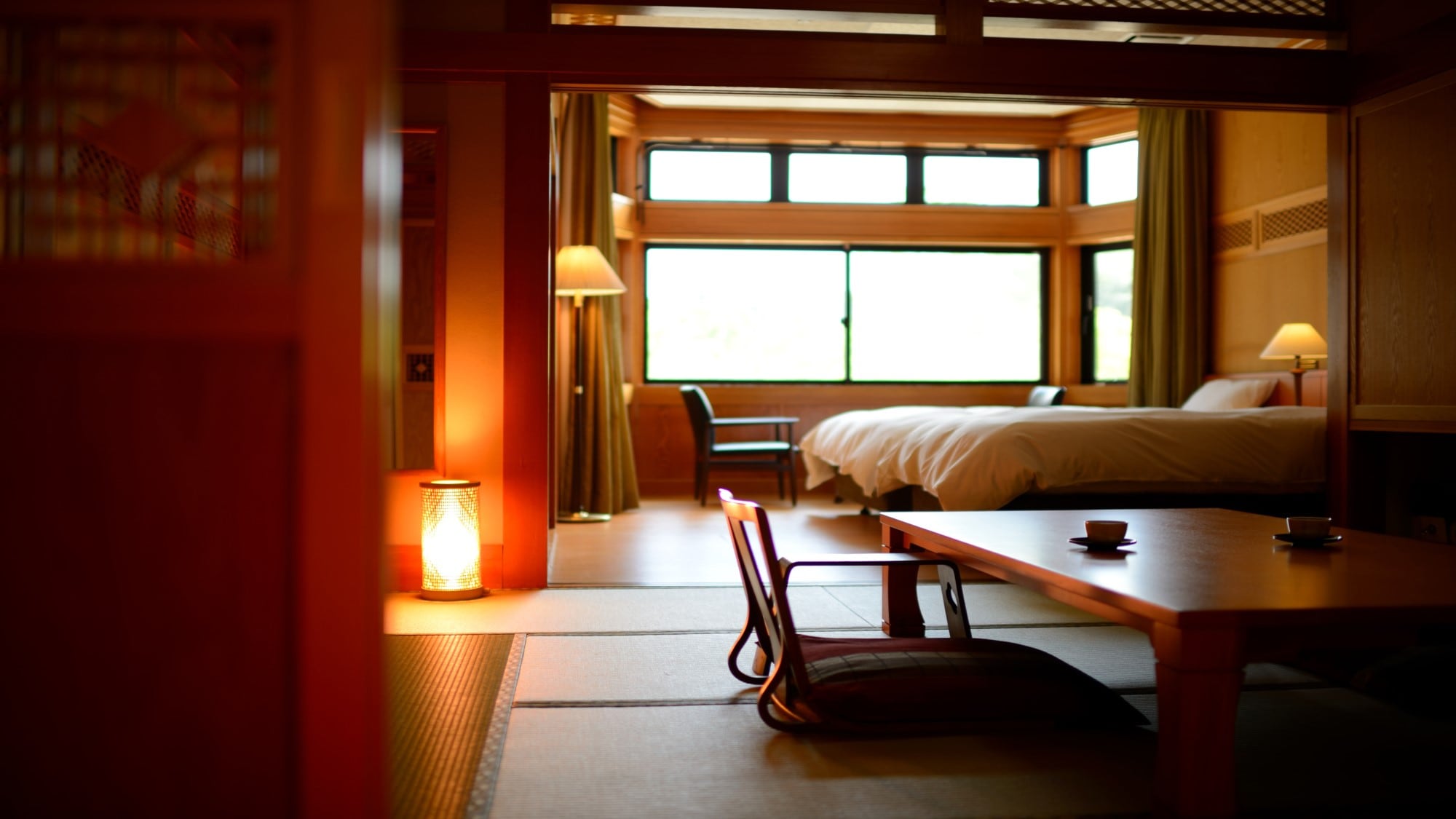 2 ken Japanese and Western room (8 tatami mats + twin bedroom) [Capacity 5 people]