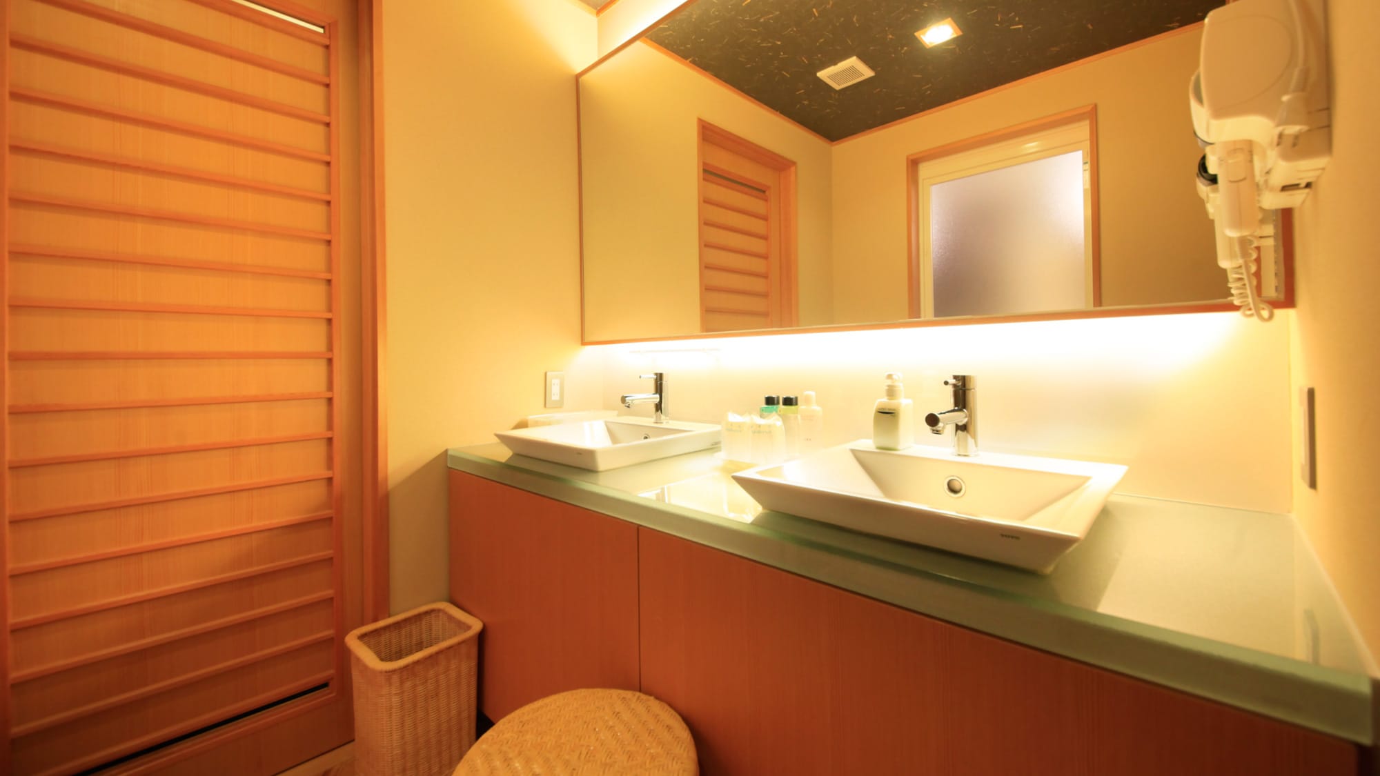 【특별실】일본식 방 & 침실 바다와 산이 보이는 모퉁이 방(예)