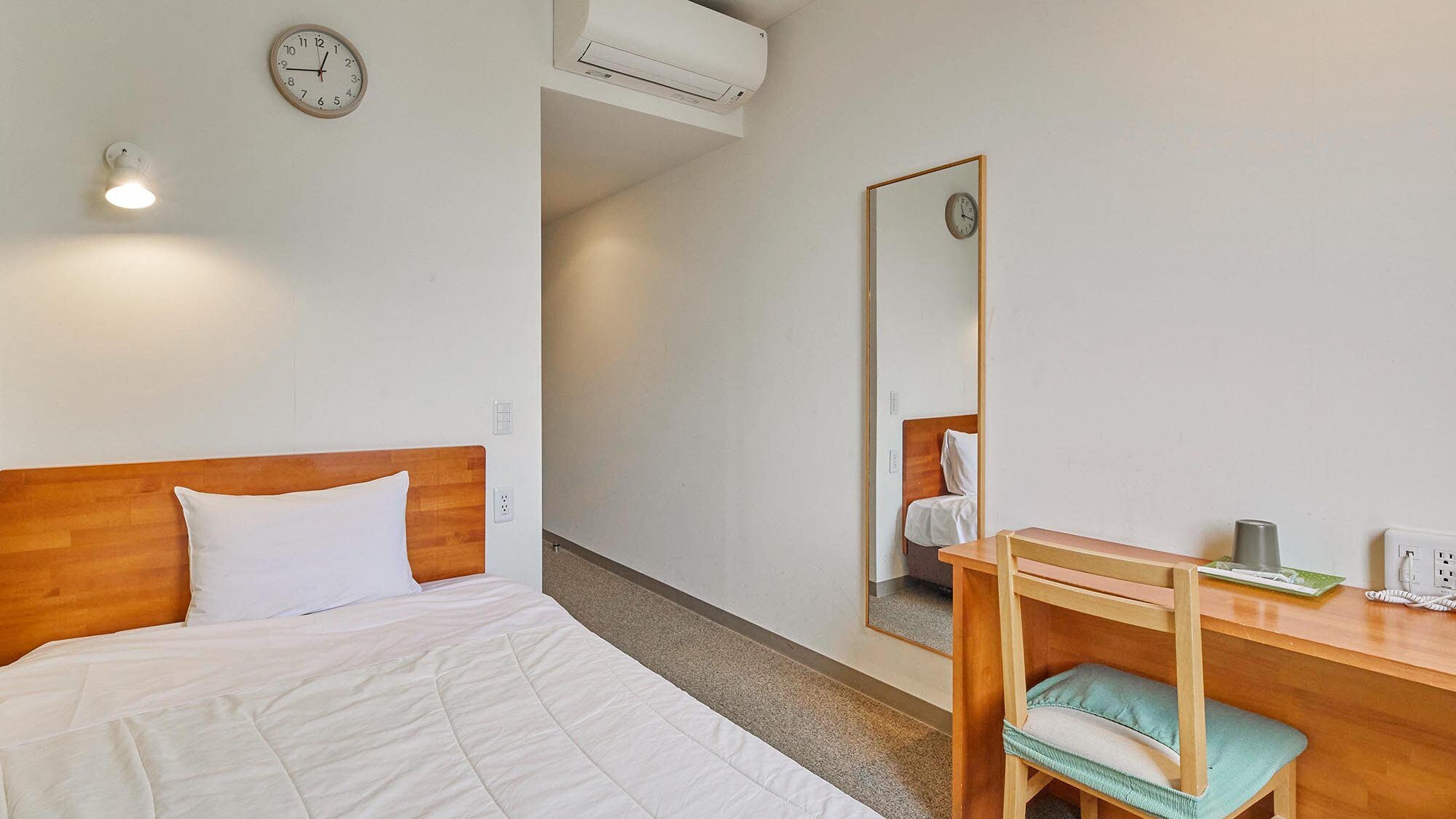 ・[613] A comfortable, non-smoking semi-double room with a focus on privacy. Enjoy a special space just for one person.