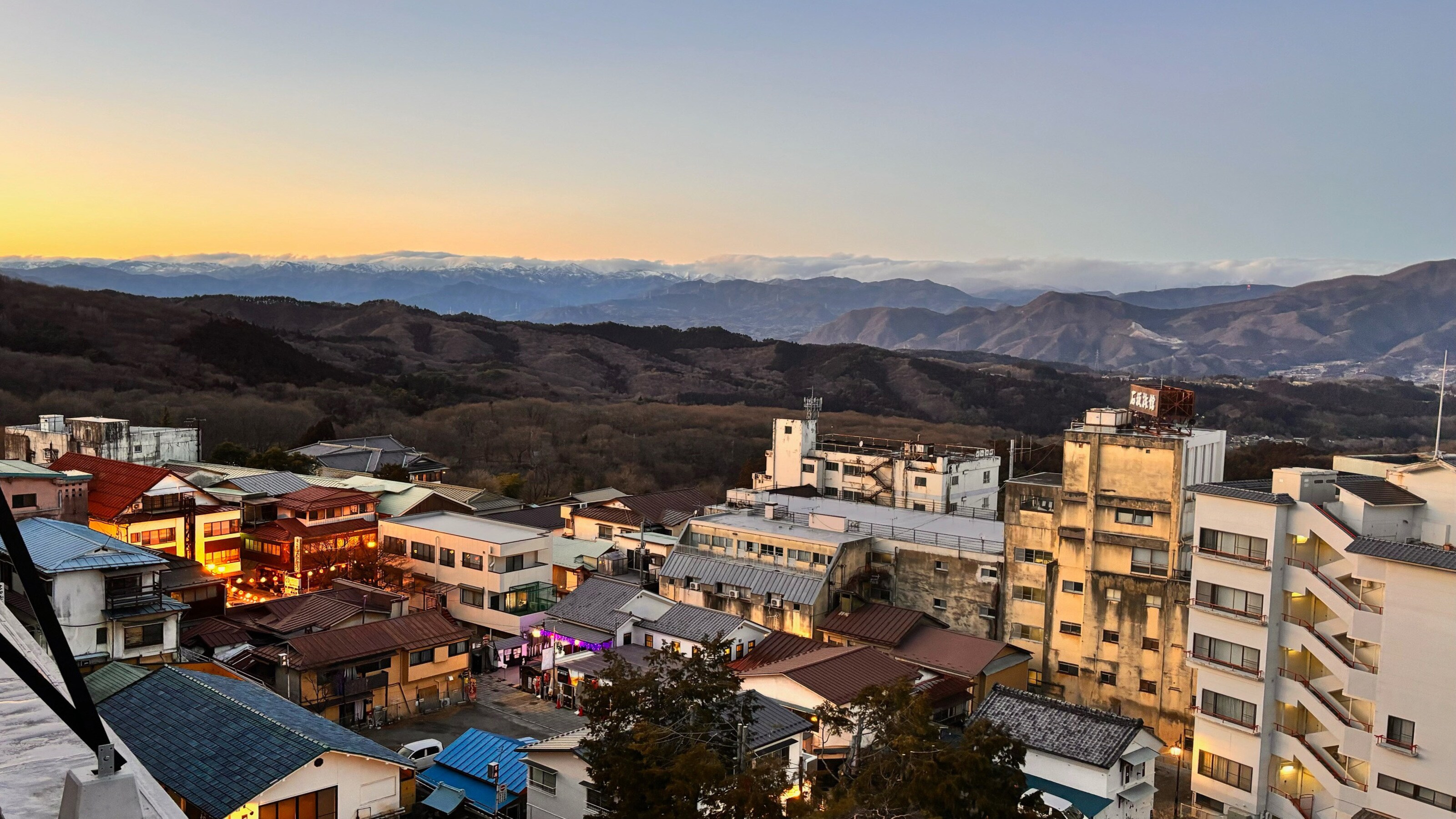 Quan sát sân thượng hoàng hôn