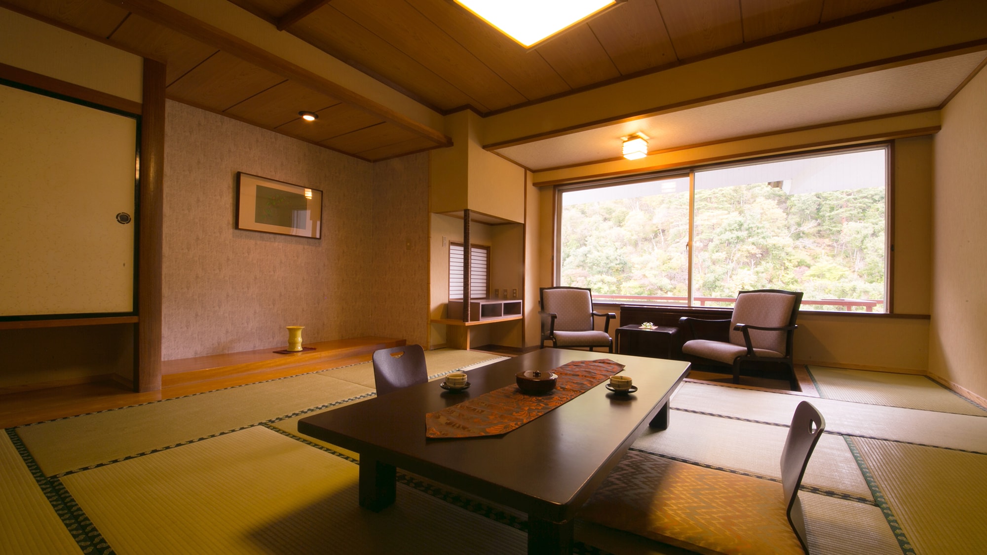 [Tsukimitei] Experience the original & ldquo; relieved & rdquo; calm relaxation of the Japanese-style room.