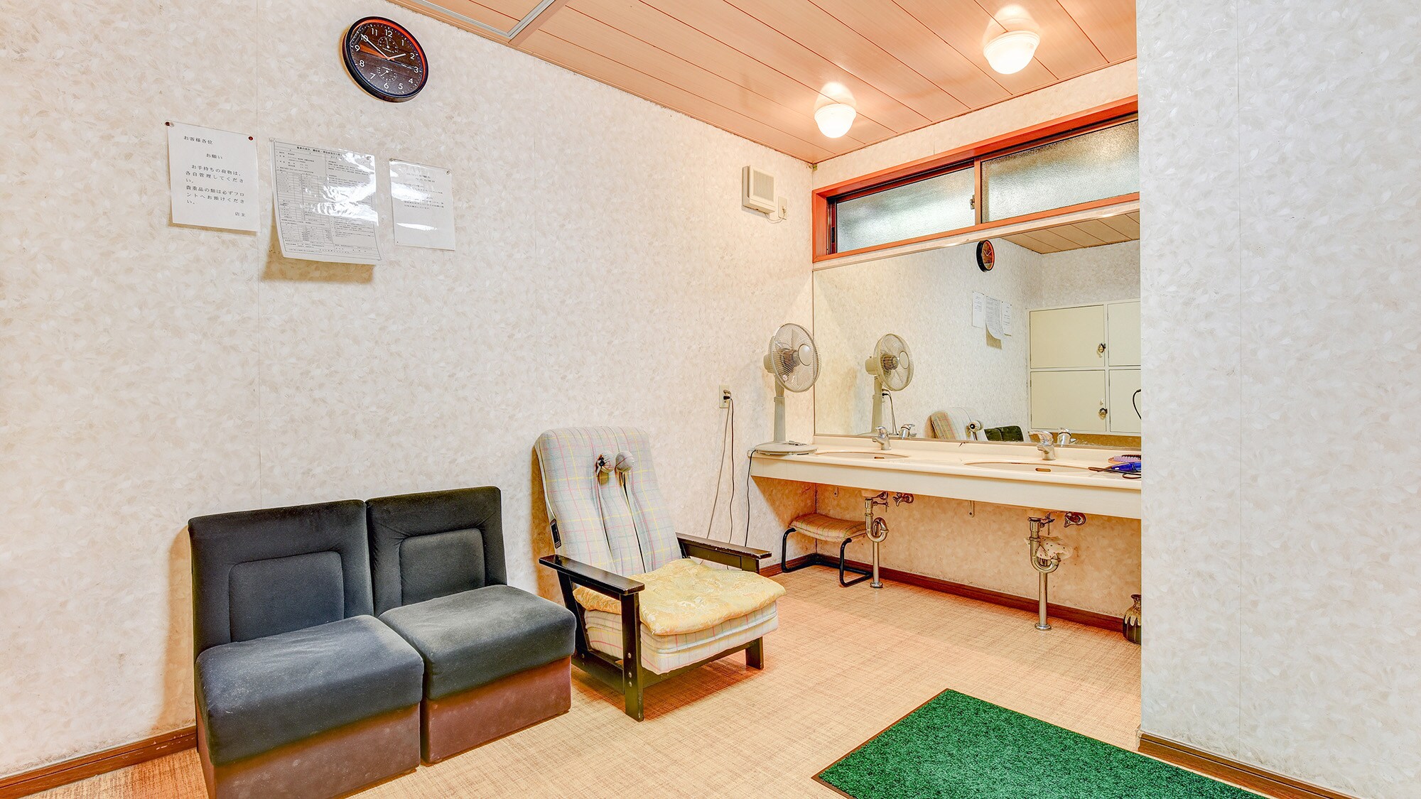*[Dressing room (men's bath)]