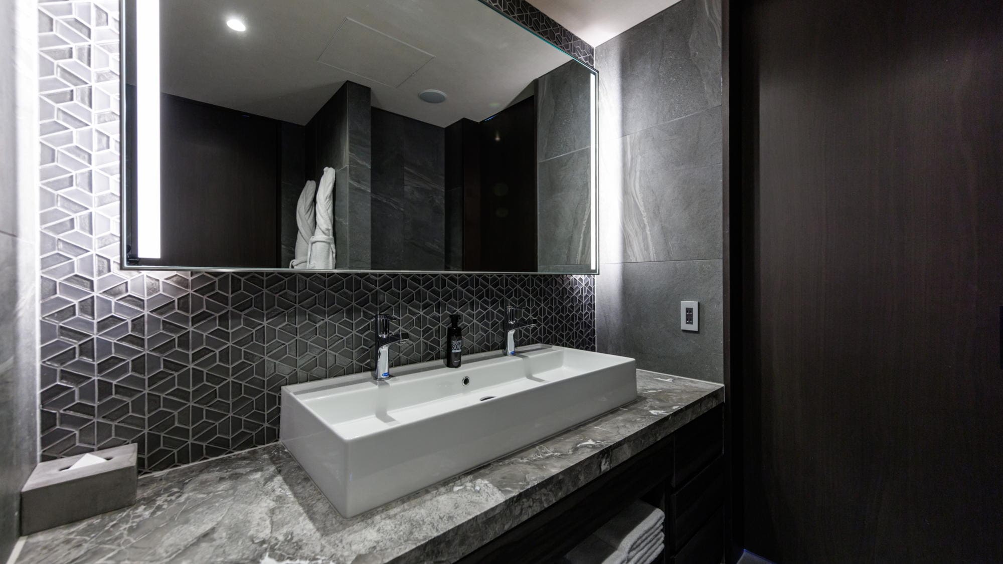 [HIBIYA Suite (King)] Bathroom