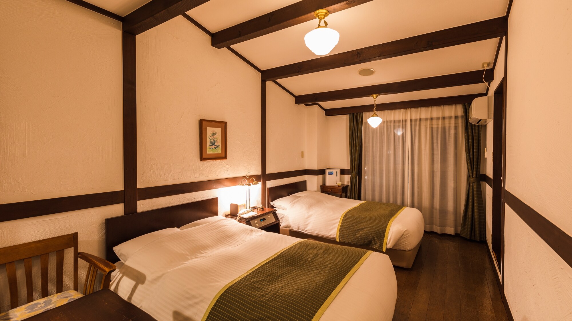 [Standard Twin] Enjoy the scenery that changes with the seasons from a room with calm colors.