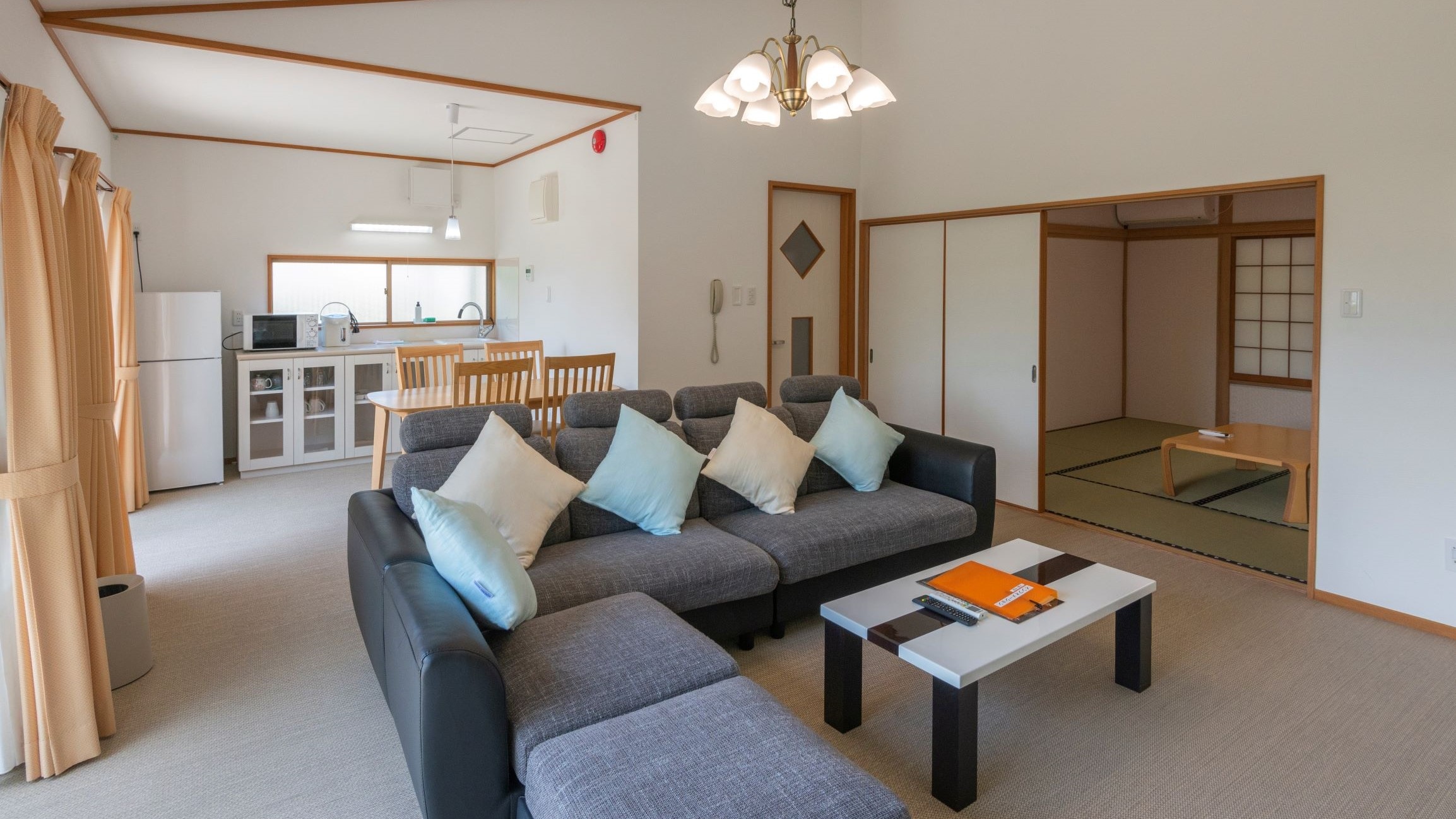Japanese-Western style room with terrace (example)