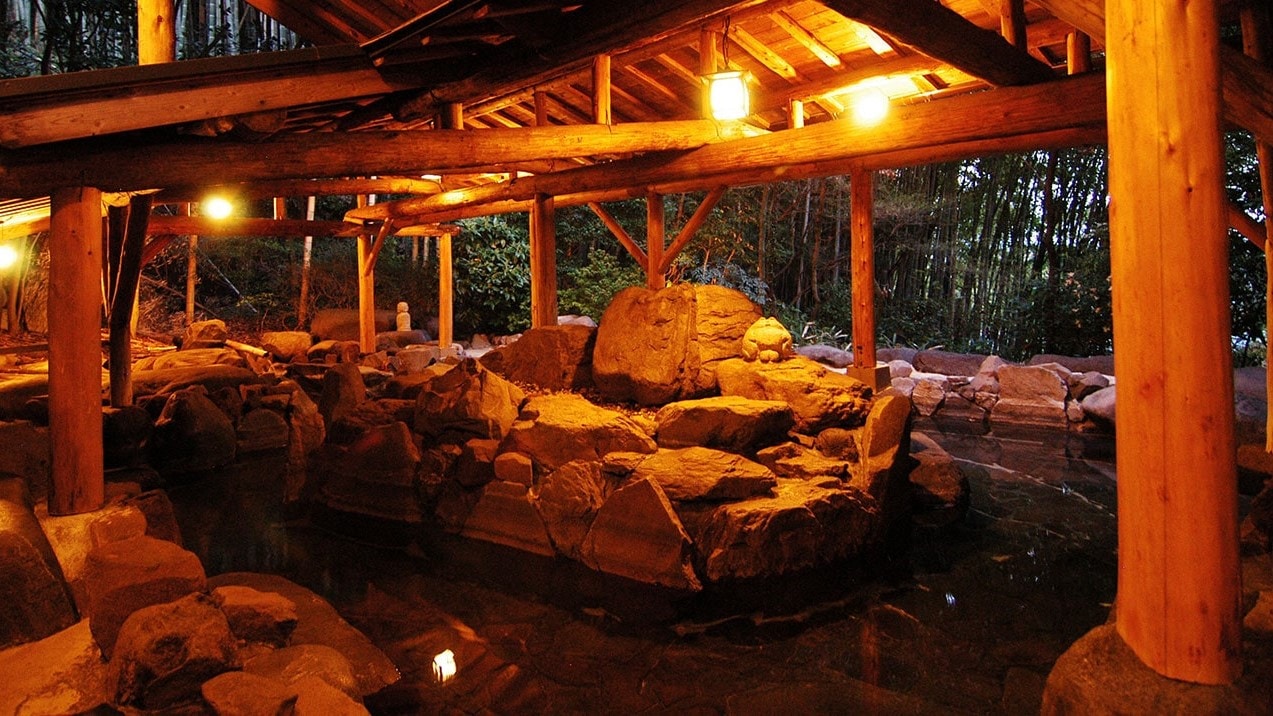 East Building outdoor rock bath (for women)