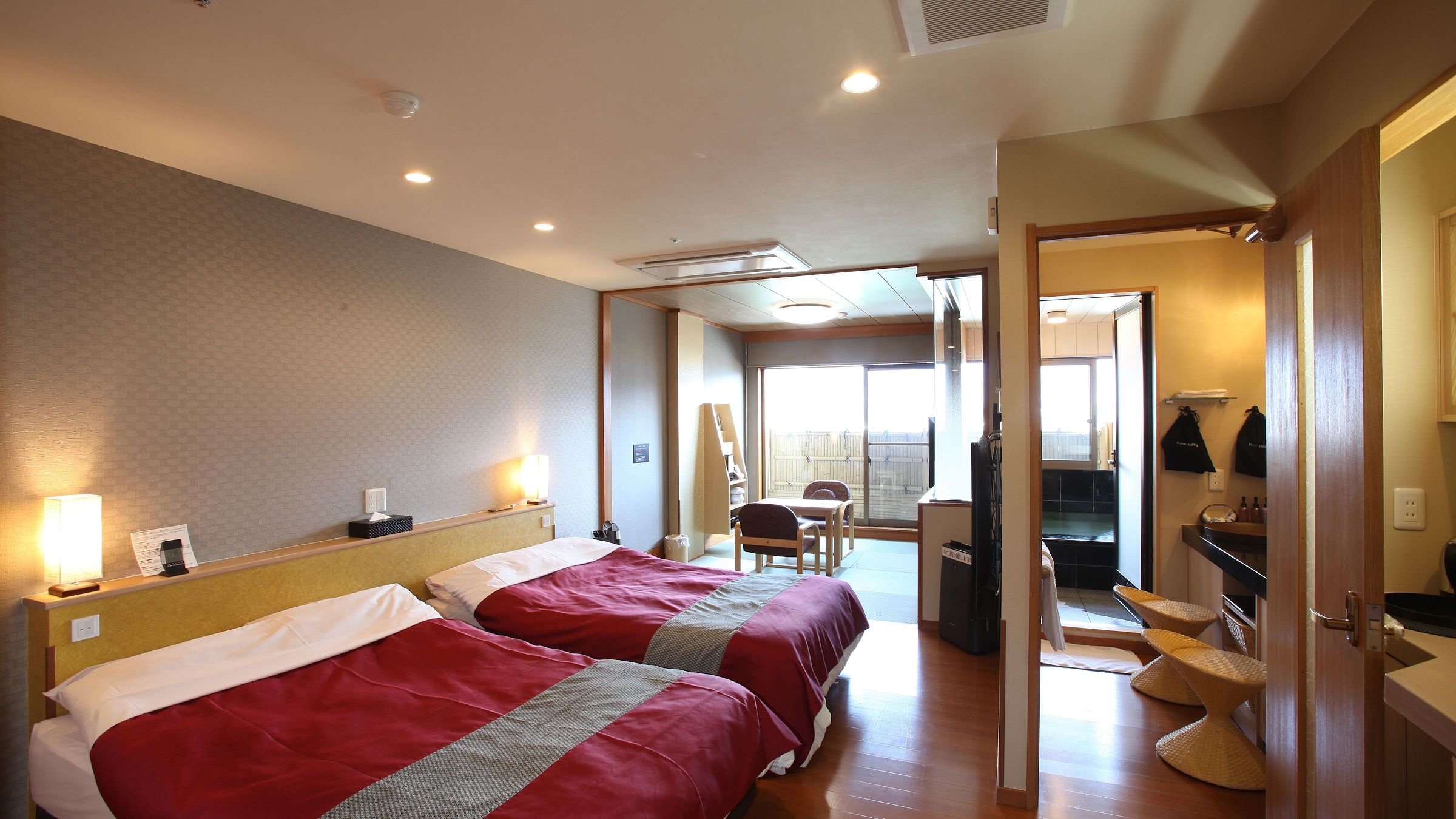 Kamar tamu dengan pemandian terbuka Shogakuden Kamar Jepang dan Barat (5 tikar tatami + 2 tempat tidur)