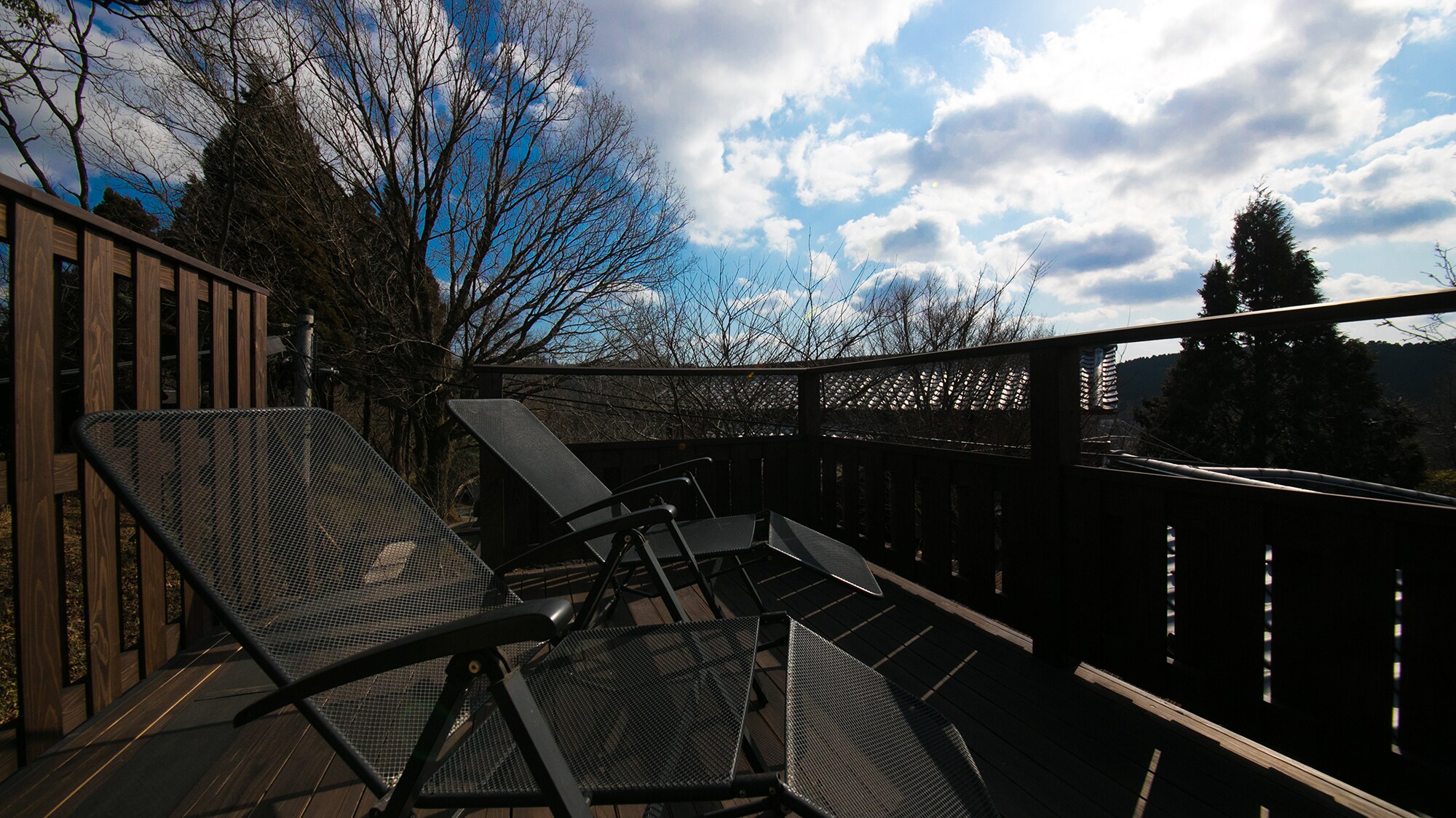 【观星塔】夜晚，空间四周星空闪烁。