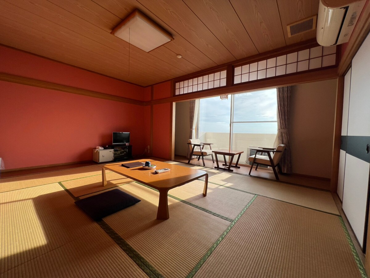Japanese-style room (10 tatami mats)
