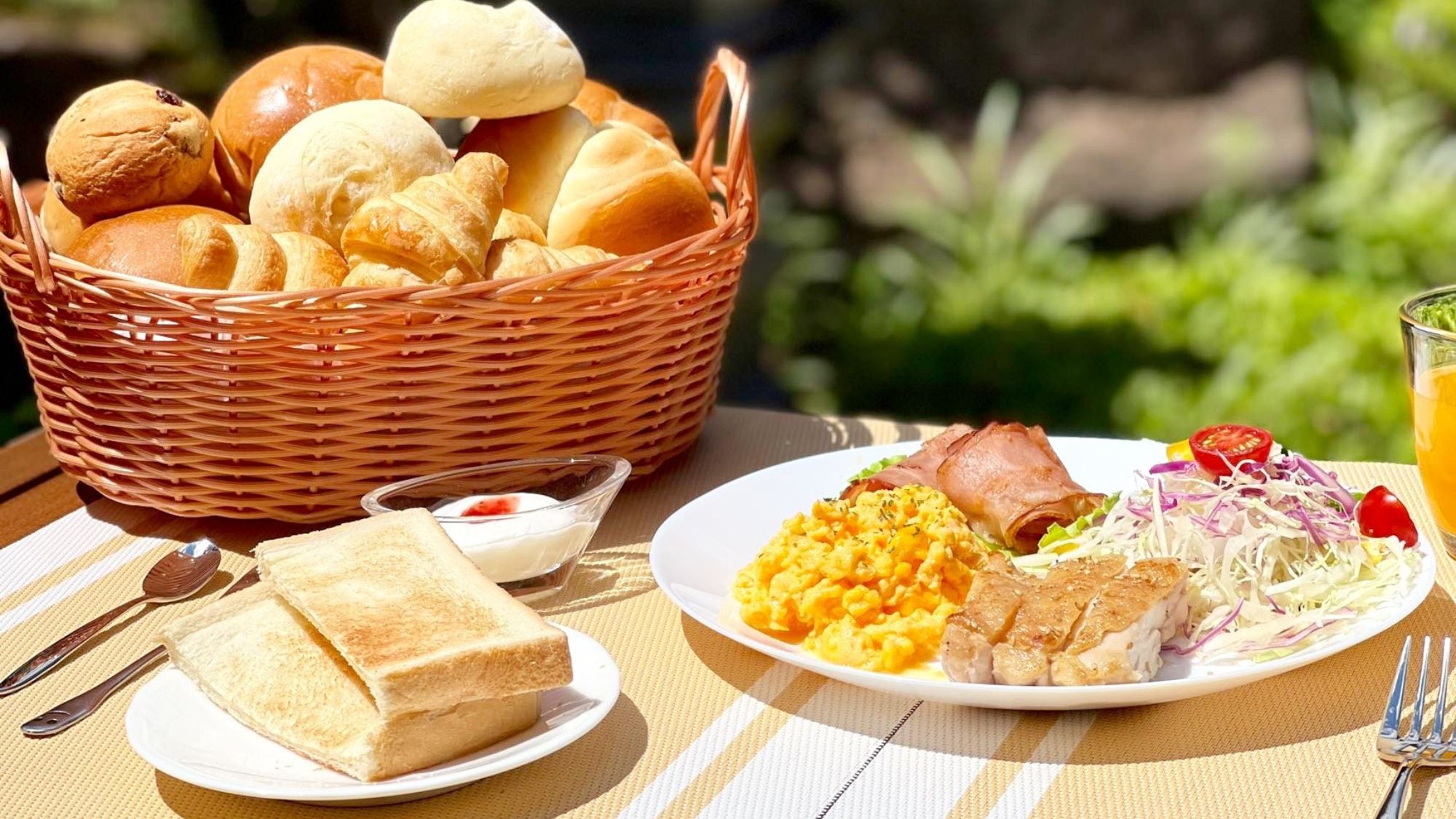 Breakfast: Western food (available on Mondays, Wednesdays and Fridays)
