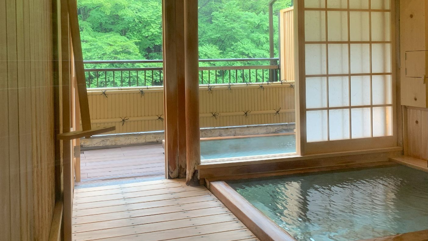 * [頂樓] 附設大型露天浴池及室內浴池的雙床房（可容納2人）