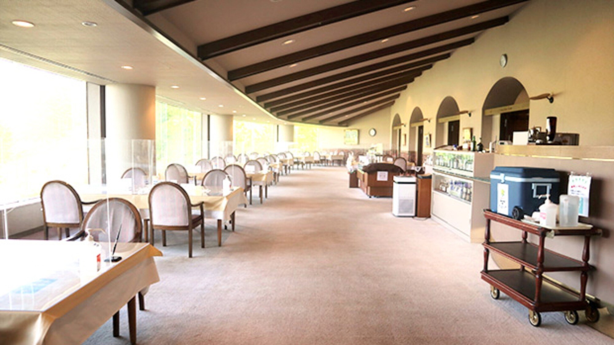 ・[Restaurant] Overlooking the Southern Alps. Enjoy seasonal meals with beautiful scenery.