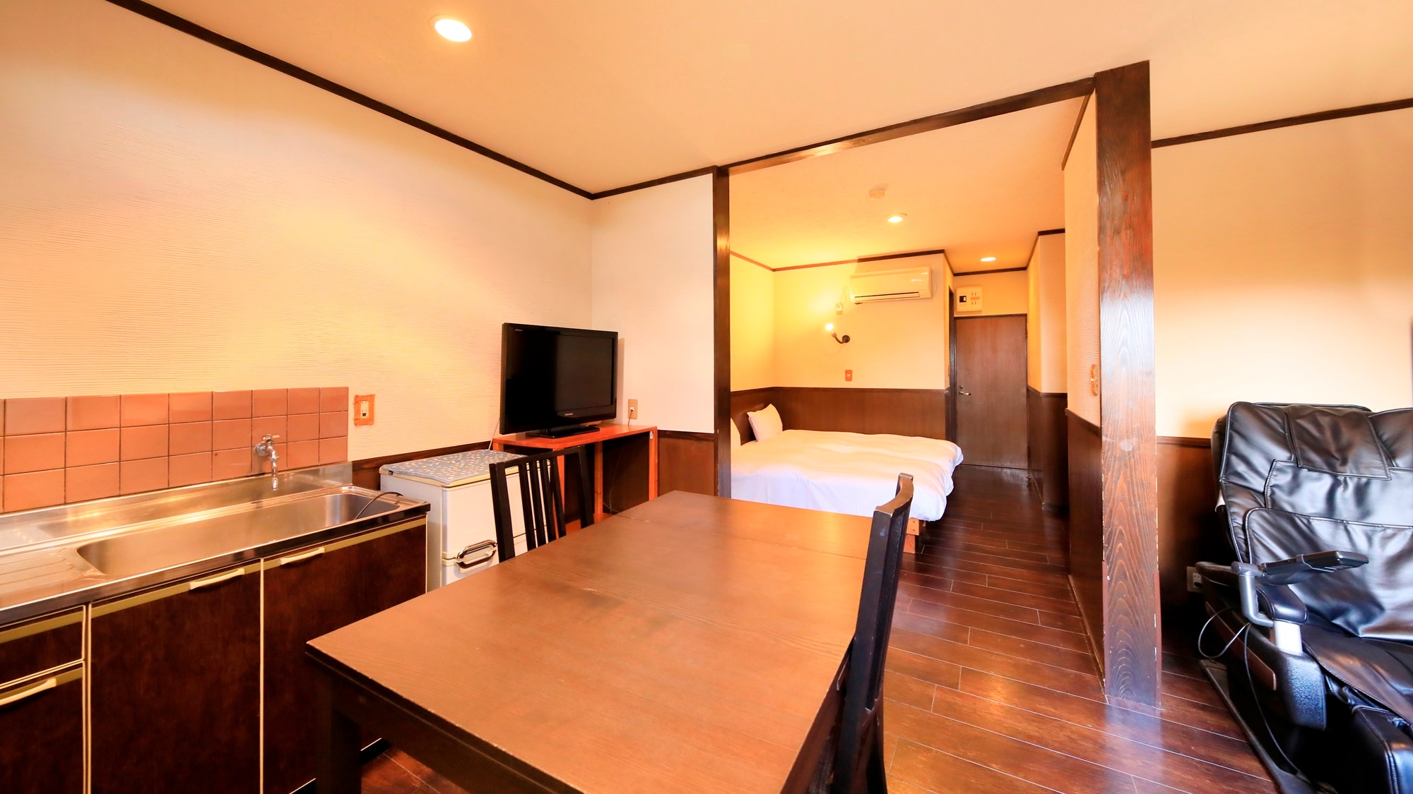 Twin room with massage chair | Relax and unwind after your trip in this spacious room.
