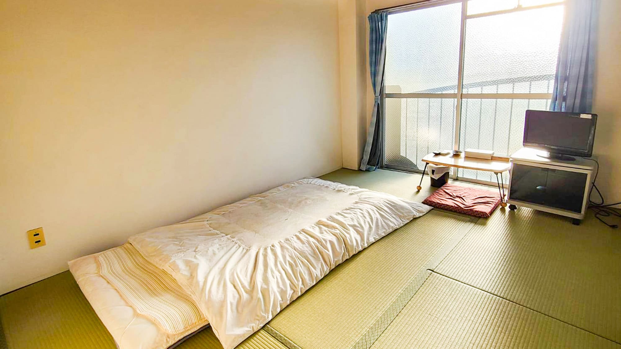 ・[Guest room example] Stretch out your legs and relax in a tatami room.
