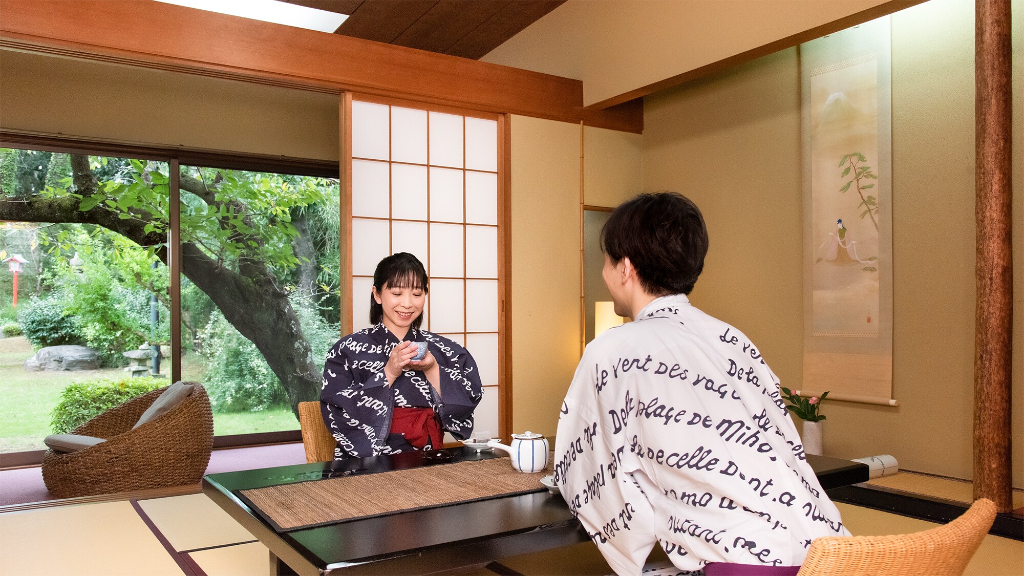 *[留影：Miyabi] 享受寬敞的陽台，俯瞰花園和壁龕中的日本藝術。