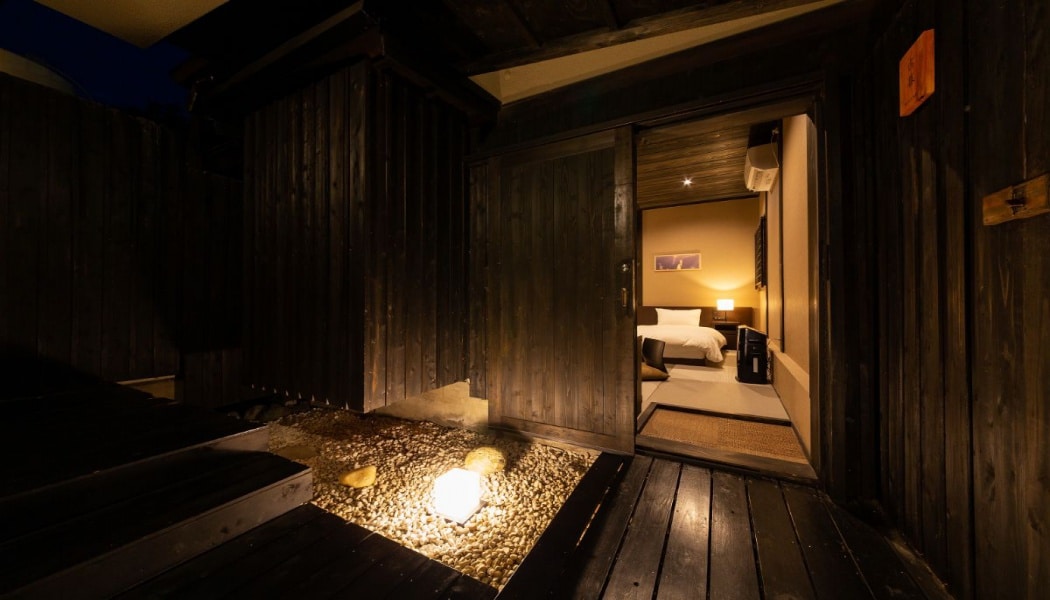 [Special room with semi-open-air bath] Japanese-Western style deluxe twin (8 tatami mats / 48㎡)