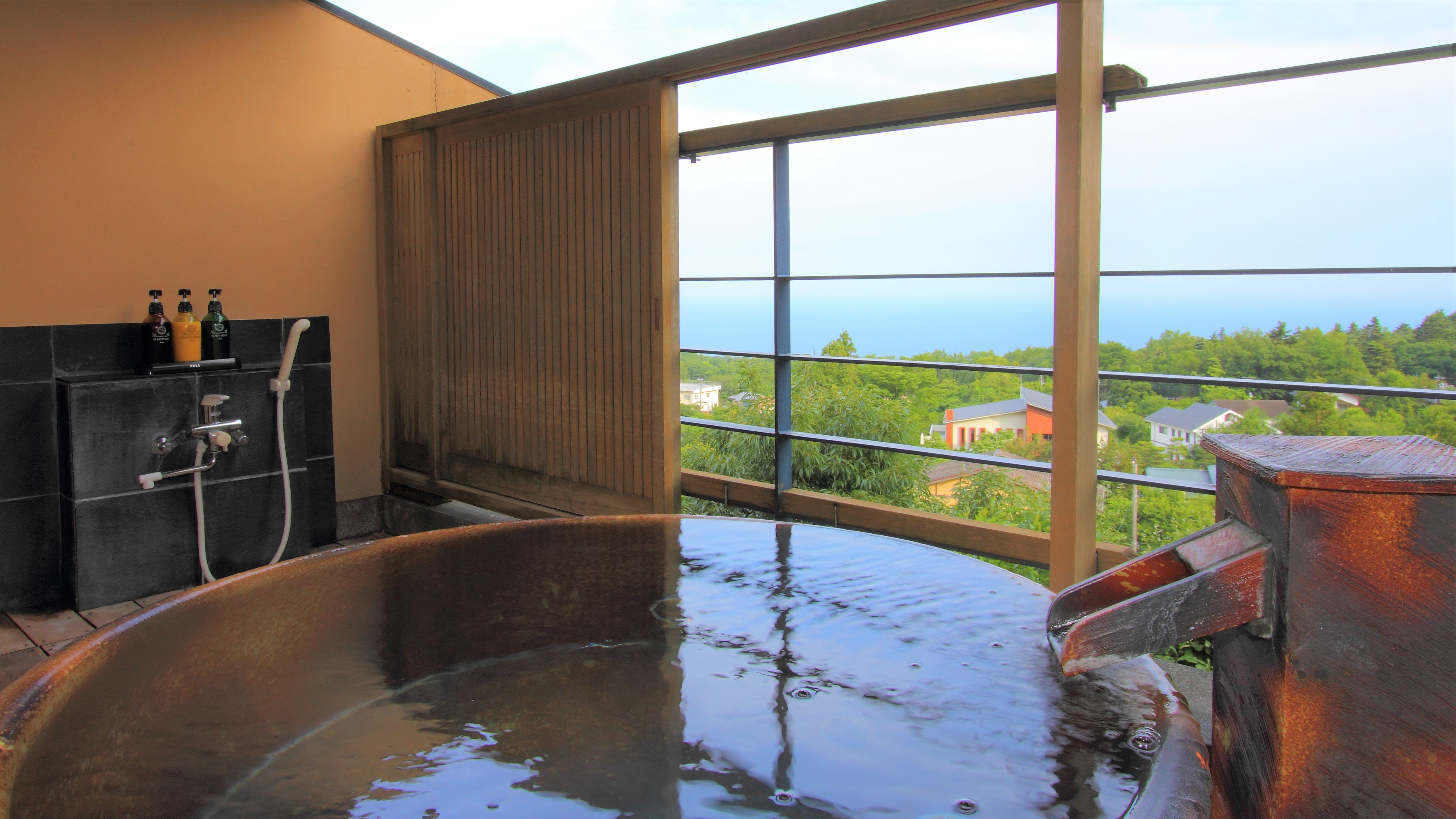 Open-air hot spring bath in guest room [Fuki-no-ma]