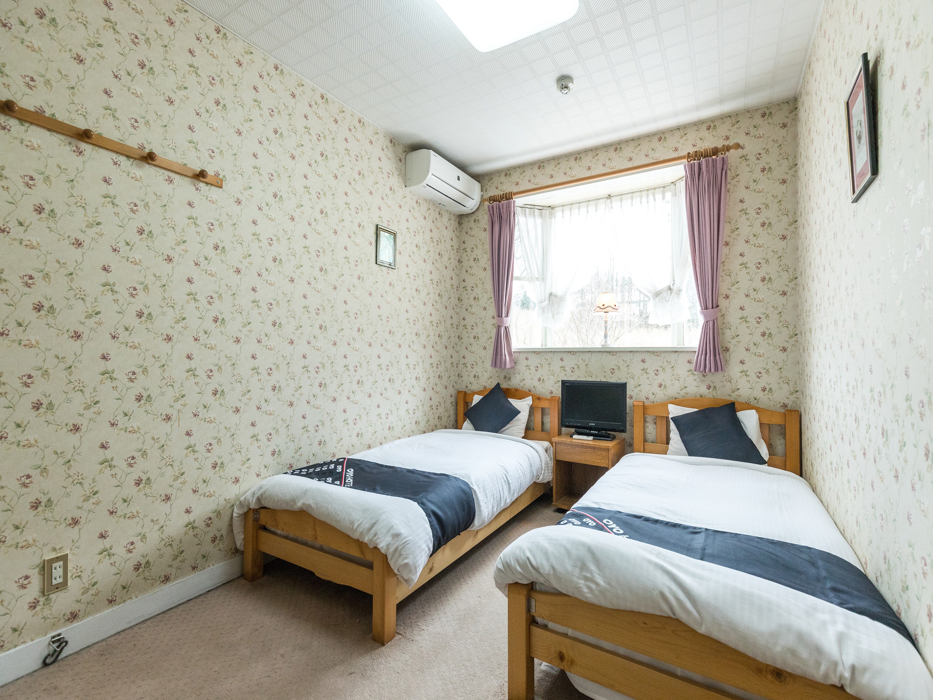 Twin room (no bath or toilet)