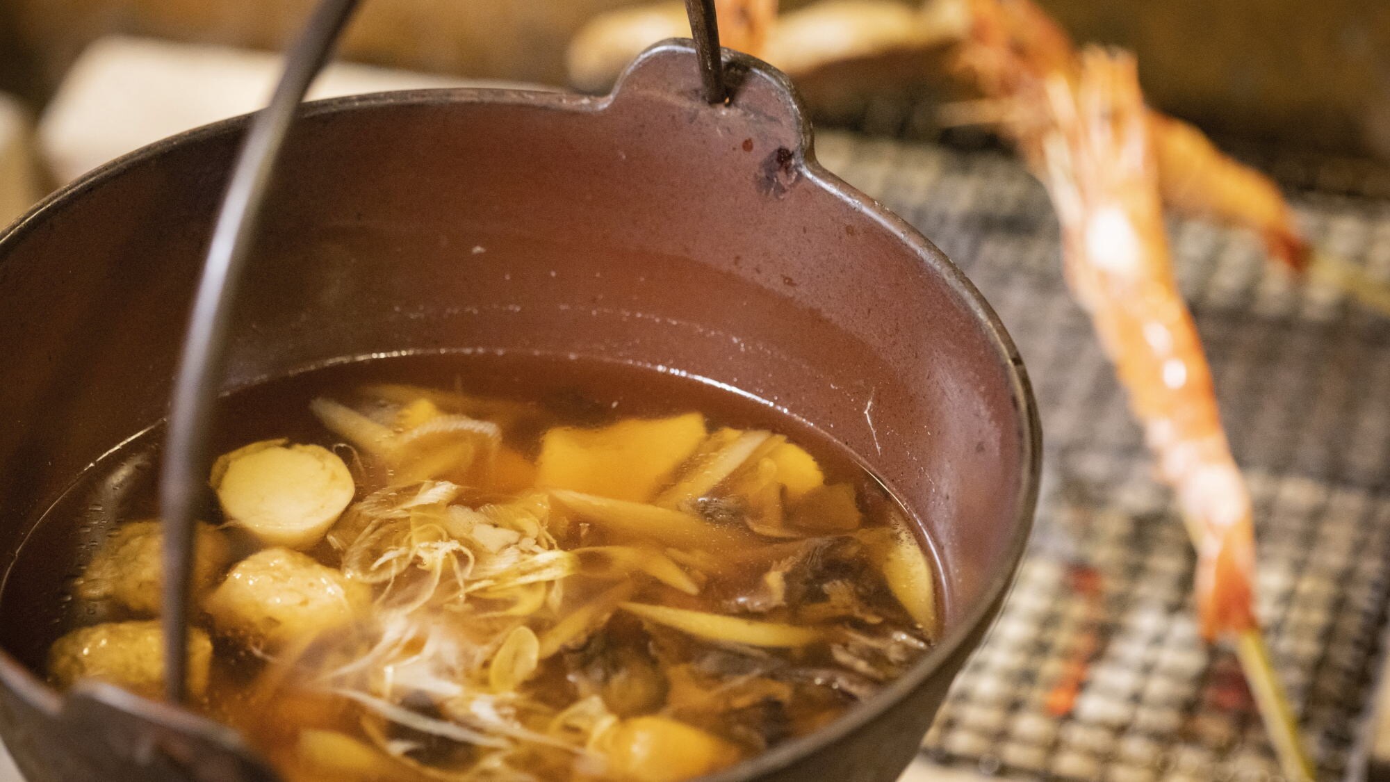 Hãy thưởng thức bữa ăn kaiseki nướng robata trong không gian hoài cổ của Sansatei. *Hình ảnh