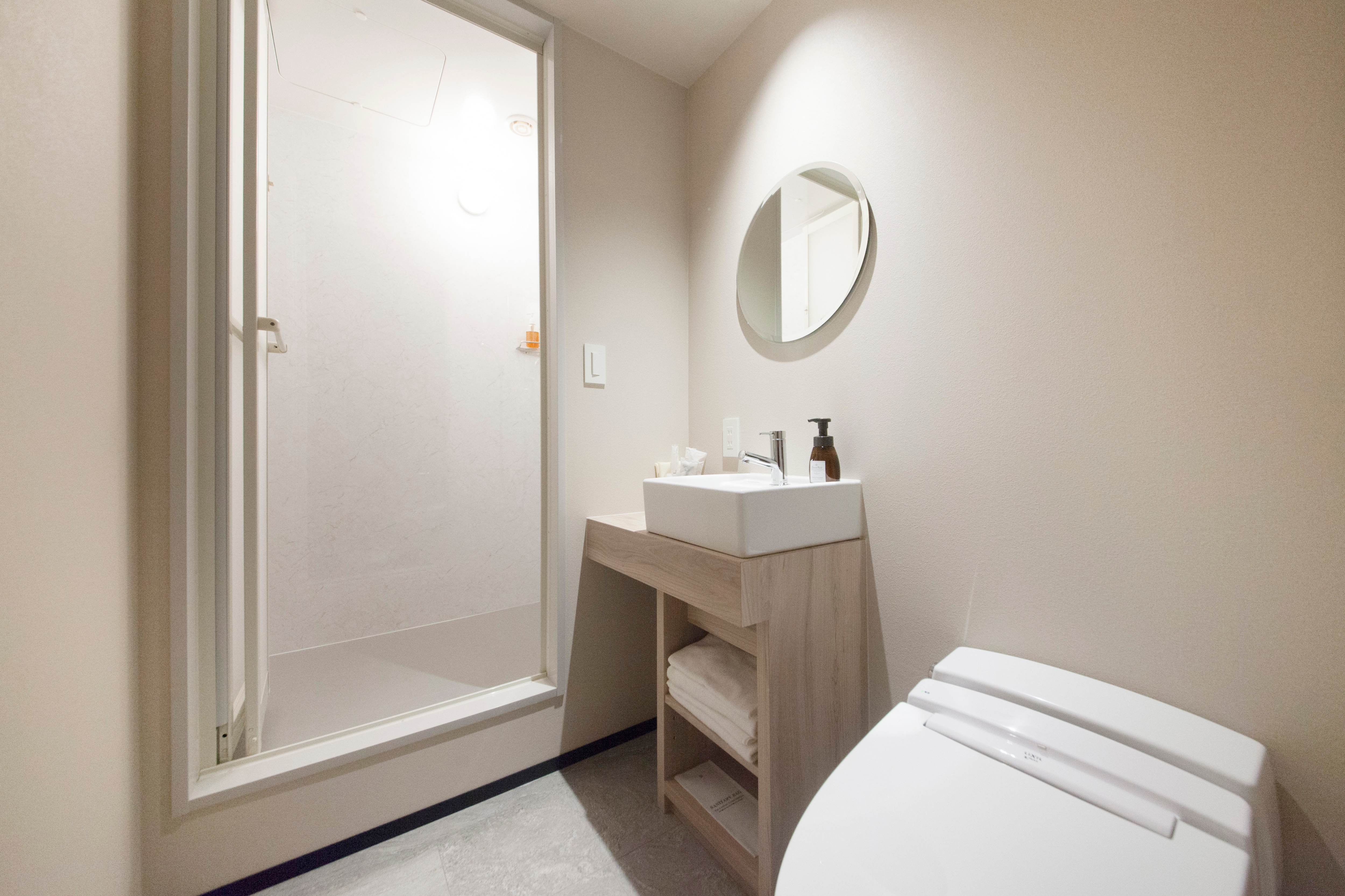 Shower booth