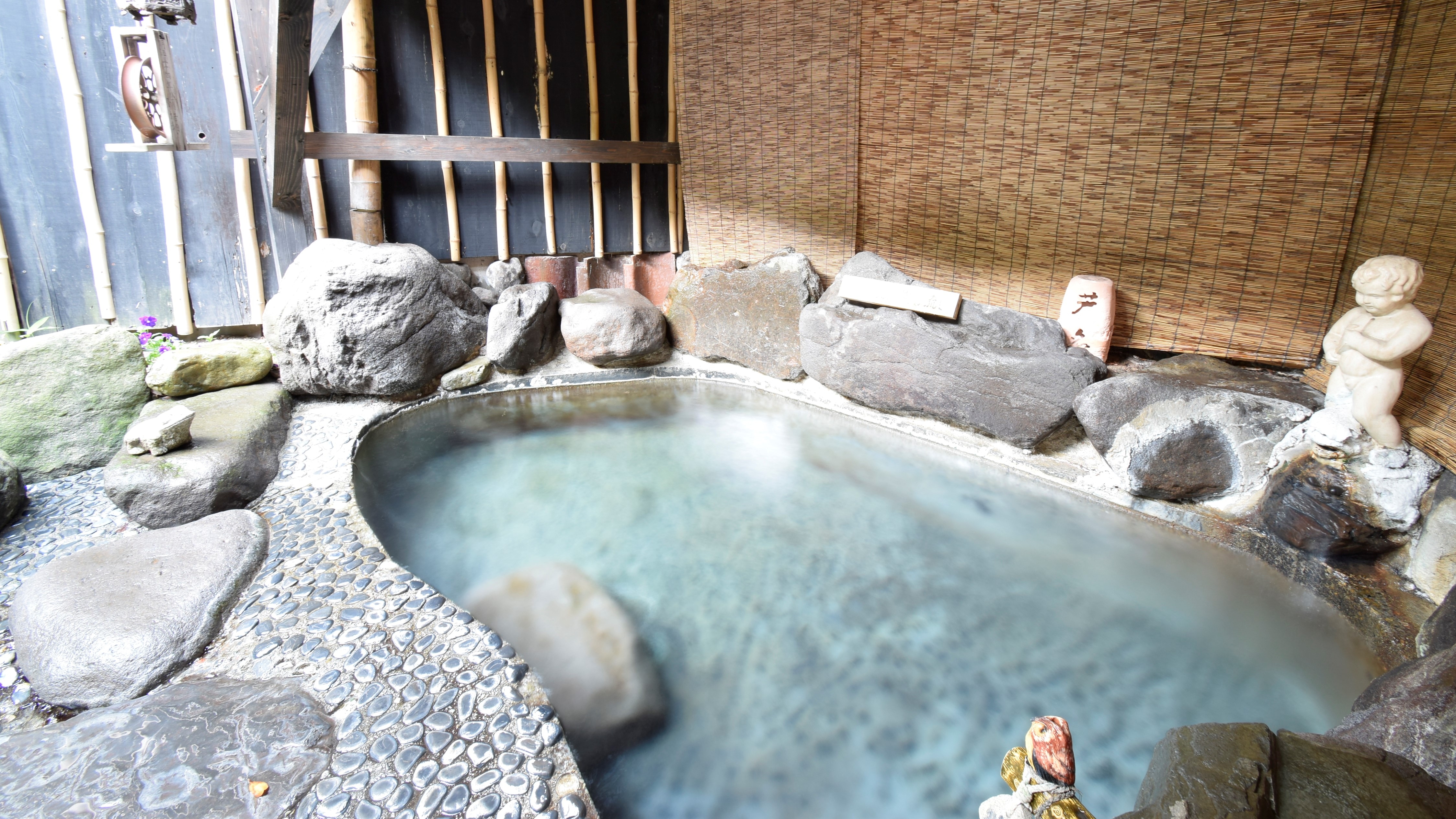 Open-air bath: Private time slots can be selected