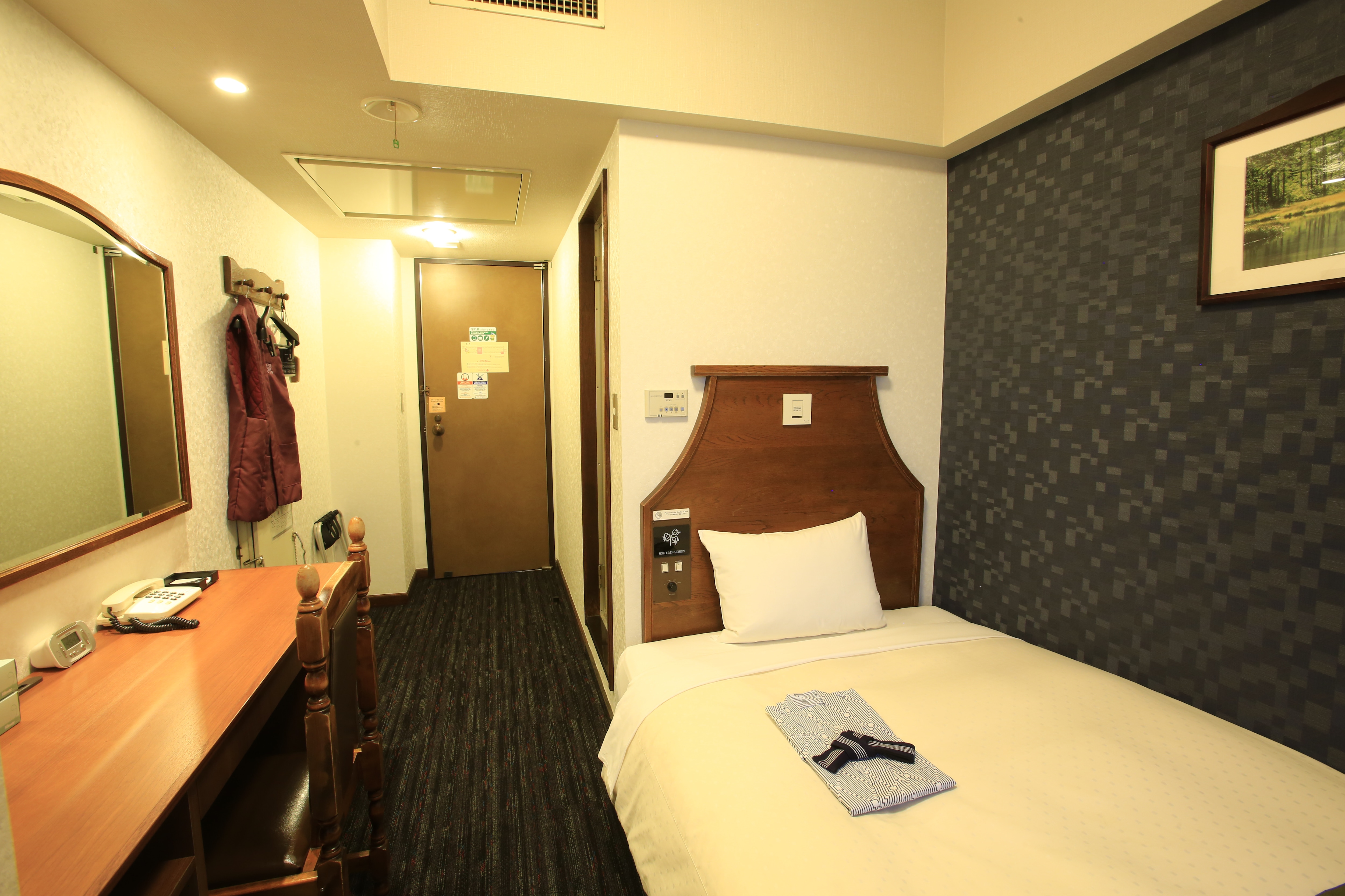 Room [Wide bed single]