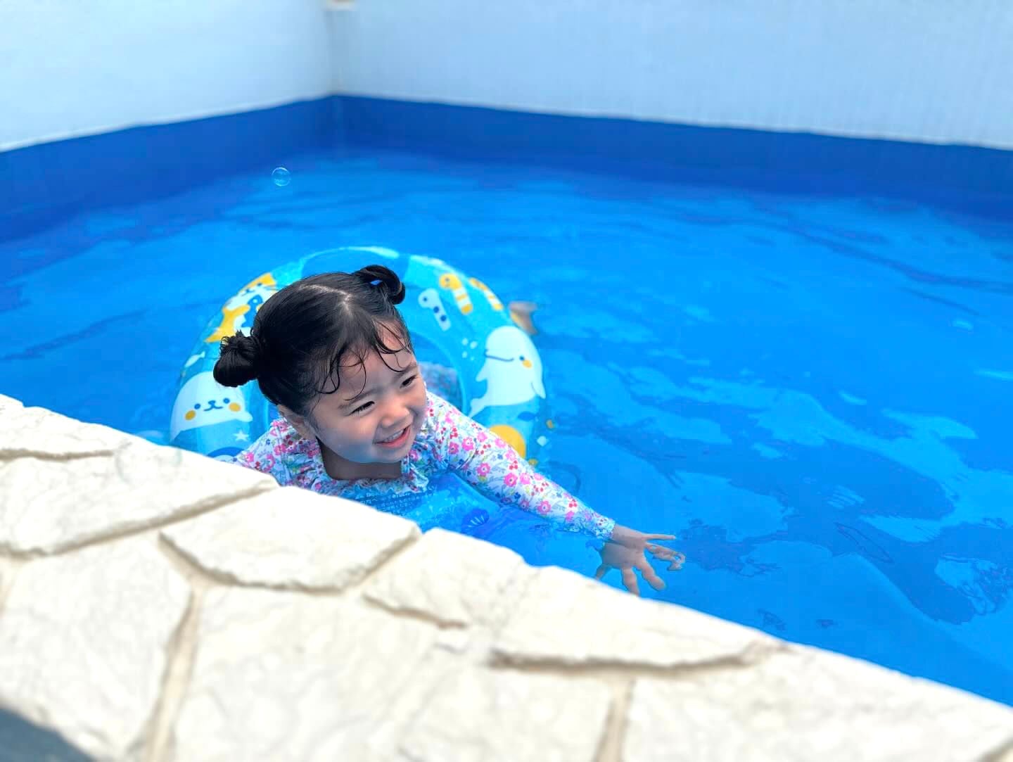 Aqua Room Girl