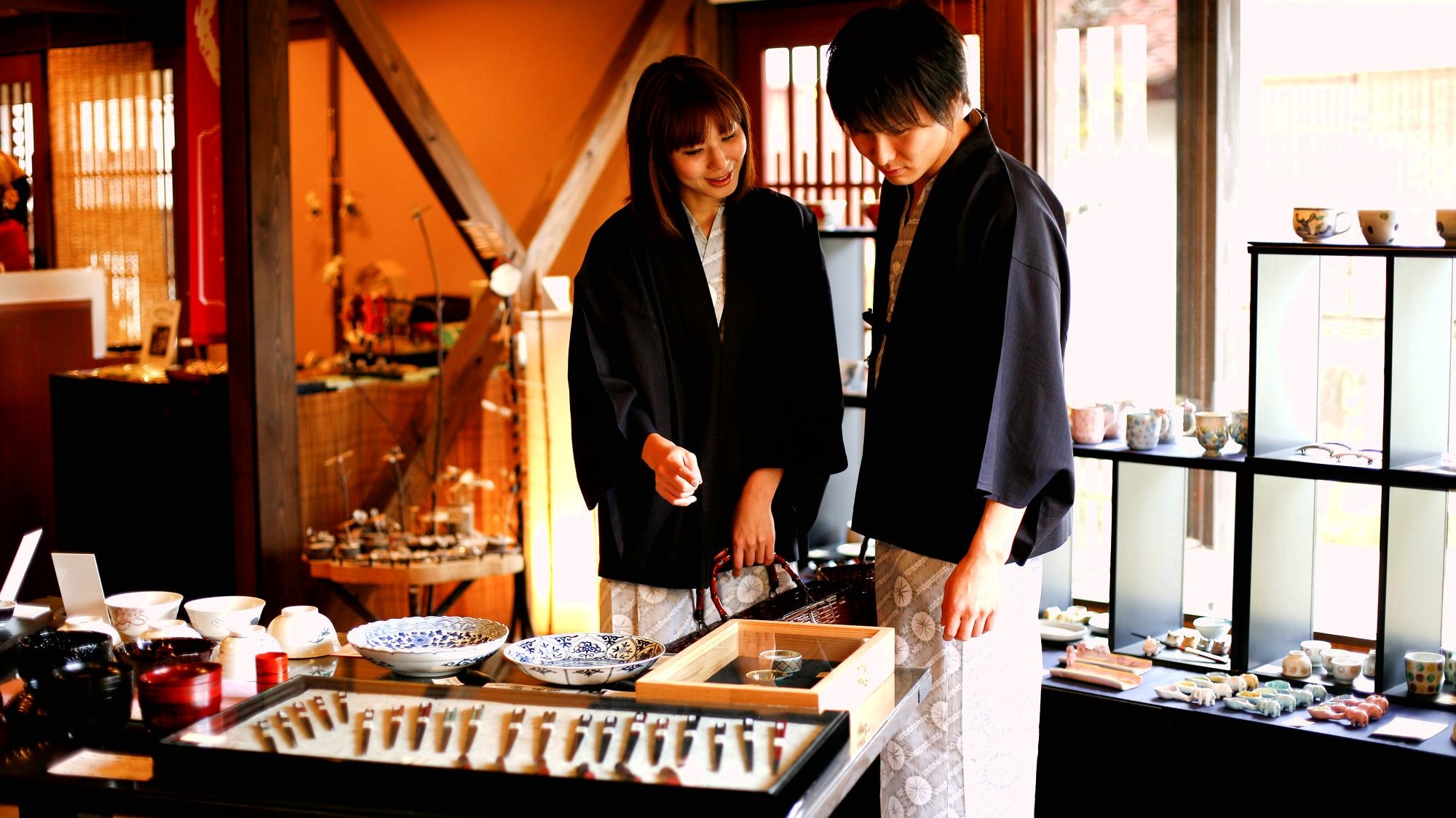 【하츠치를 낙당】 가끔은 둘이서. . . 구야야키의 마을, 야마시로 온천에서 한가로이 쇼핑.