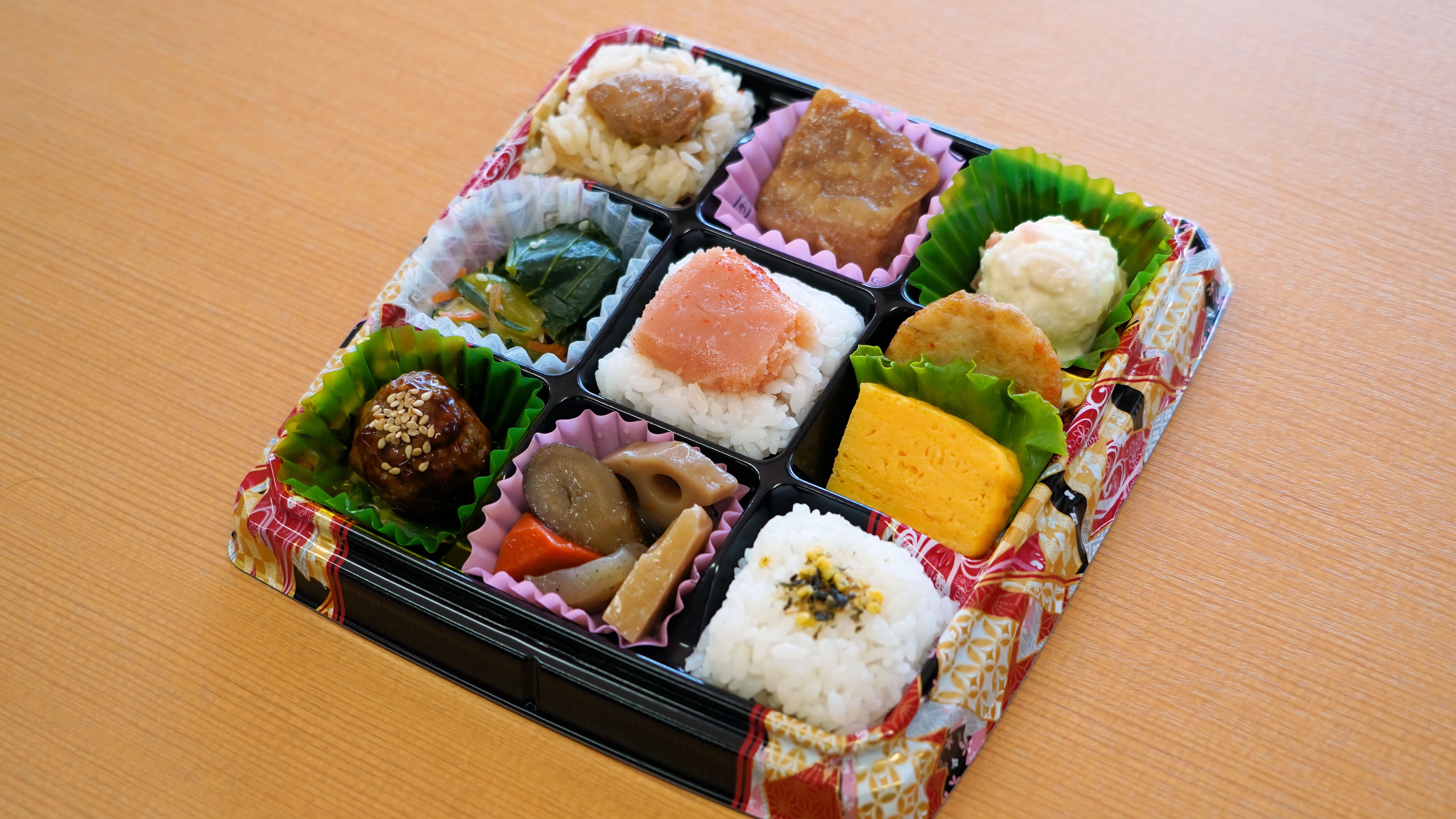 In-room [Daily special] Shoueiken's 9-pack bento (spicy cod roe)