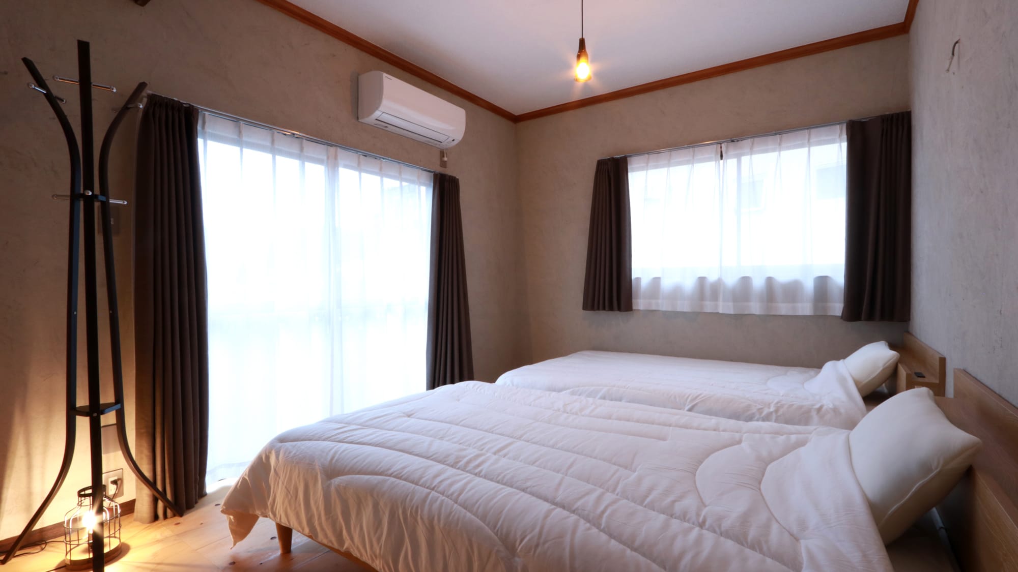 [COOL SHIP] A room with two semi-double beds for 1-2 people.