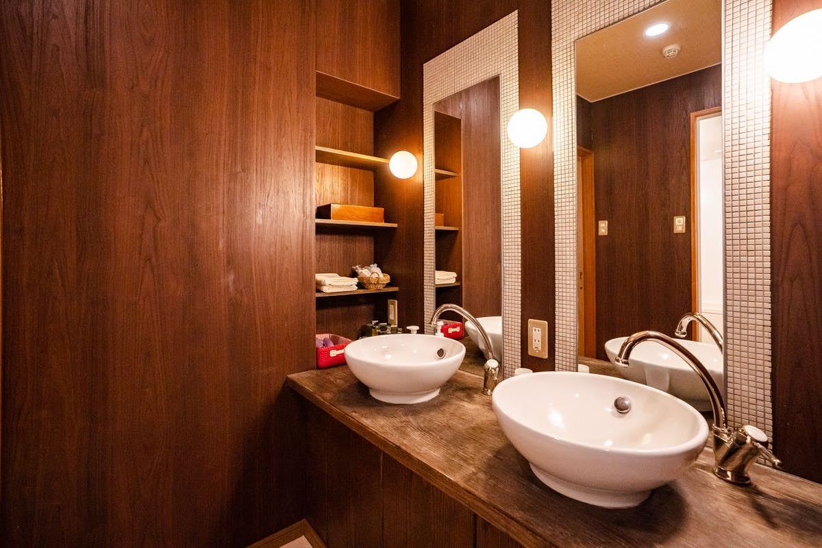 Japanese and Western room washbasin example