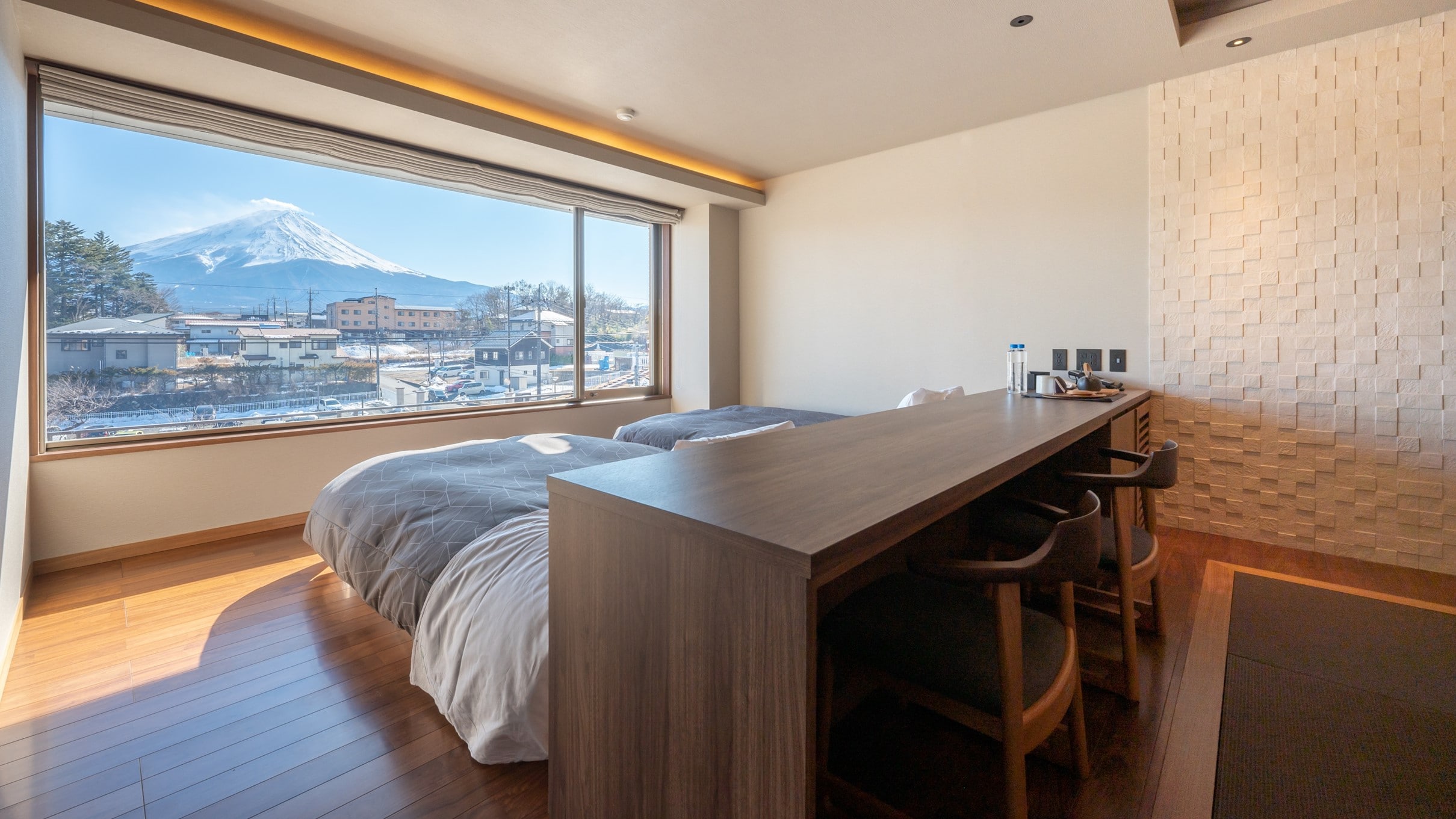 "Annex" 4th floor Japanese and Western room with Fuji observation bath ■ Bedroom window side newly established in April 2021