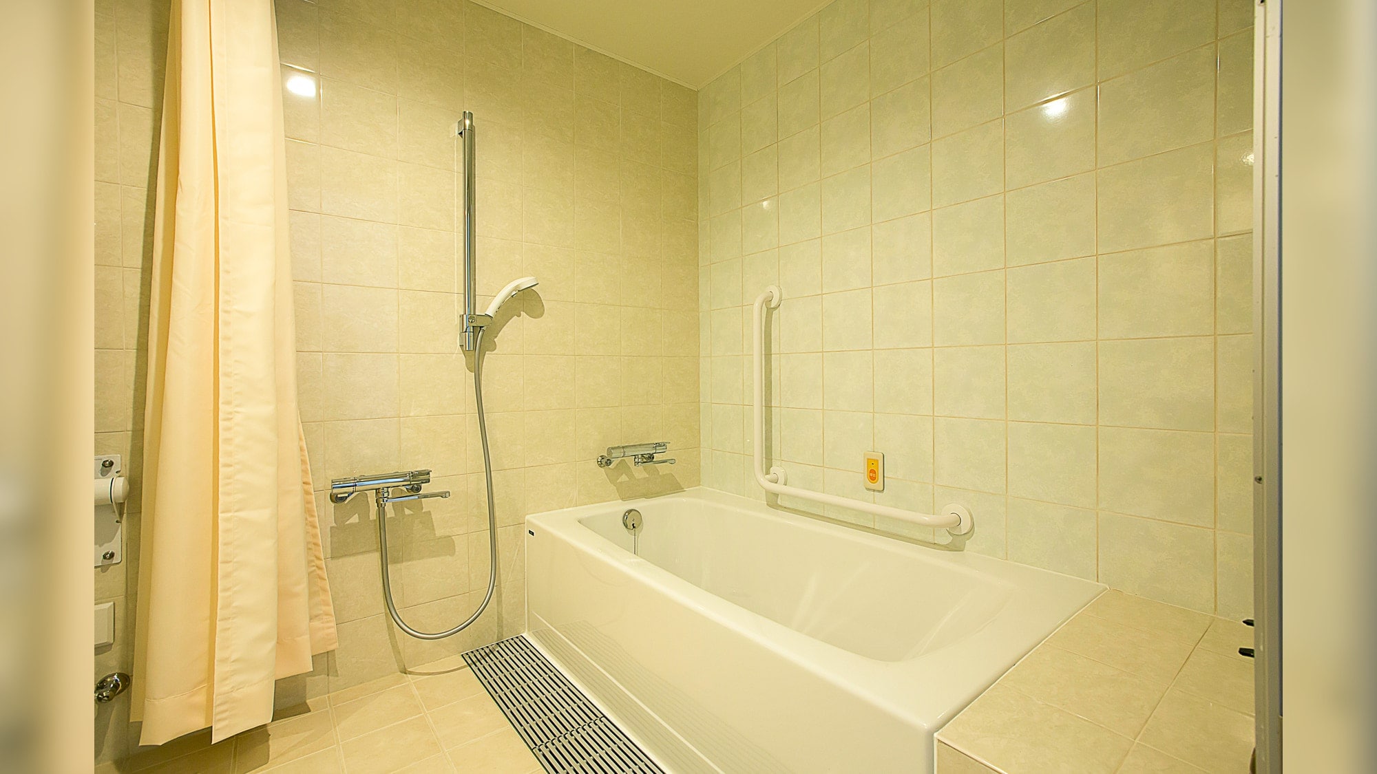 [Annex building] Universal family/barrier-free bathroom