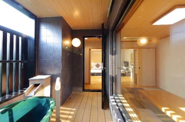 Deluxe Japanese-Western room with open-air bath / 50 square meters