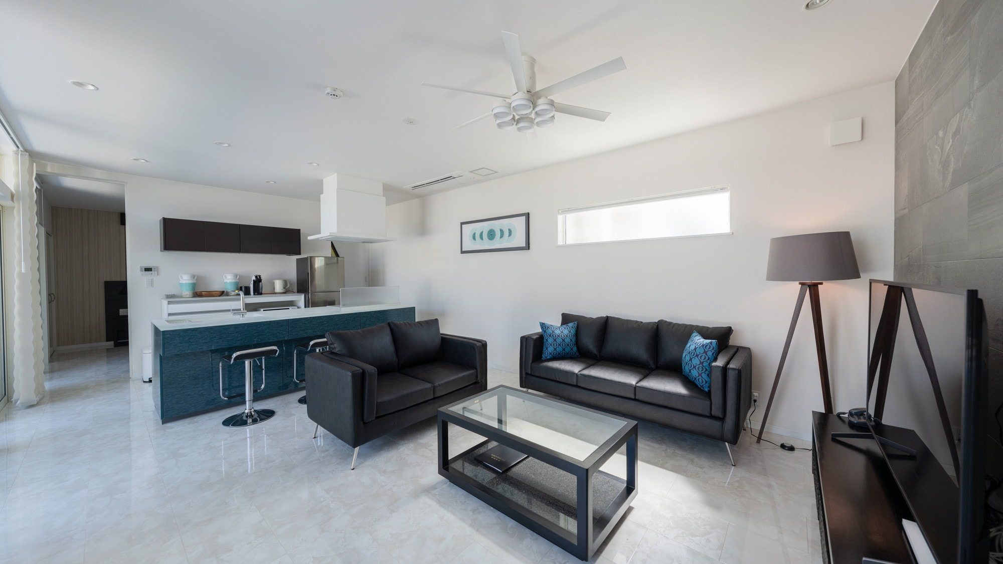 [Premiere Suite Villa] A stylish space with a white motif.