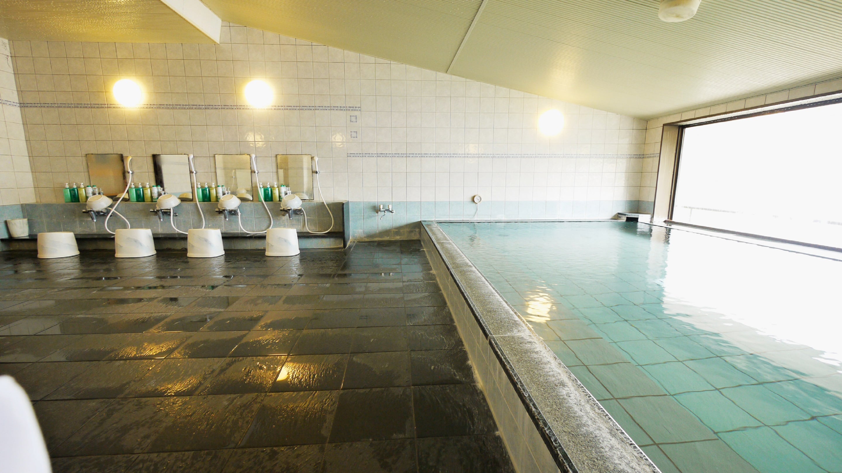 Large natural hot spring bath <Kawaguchiko Onsen/Reisui no Yu> [Opening hours] 15:00-2:00 5:00-10:00