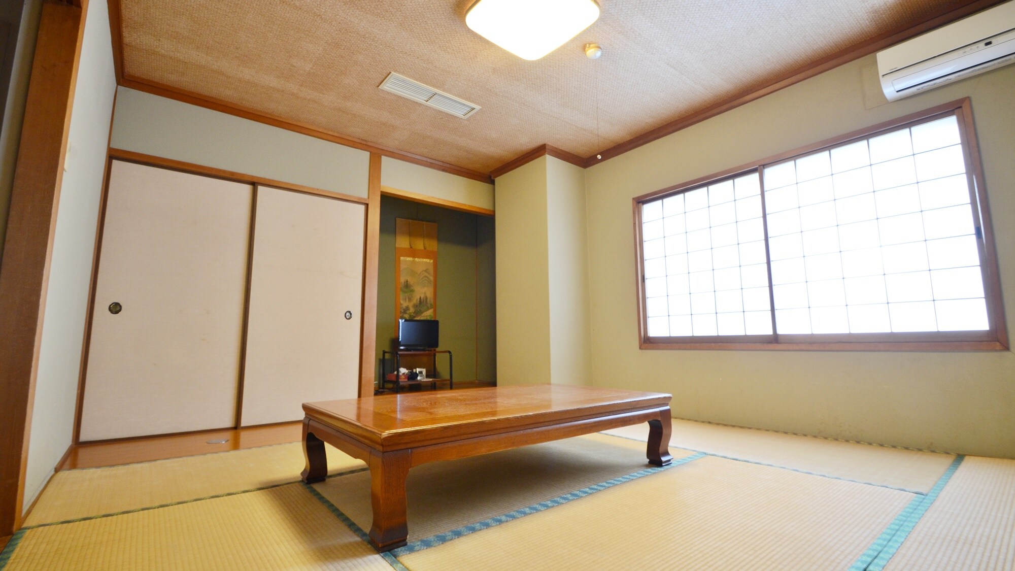 * Japanese-style room