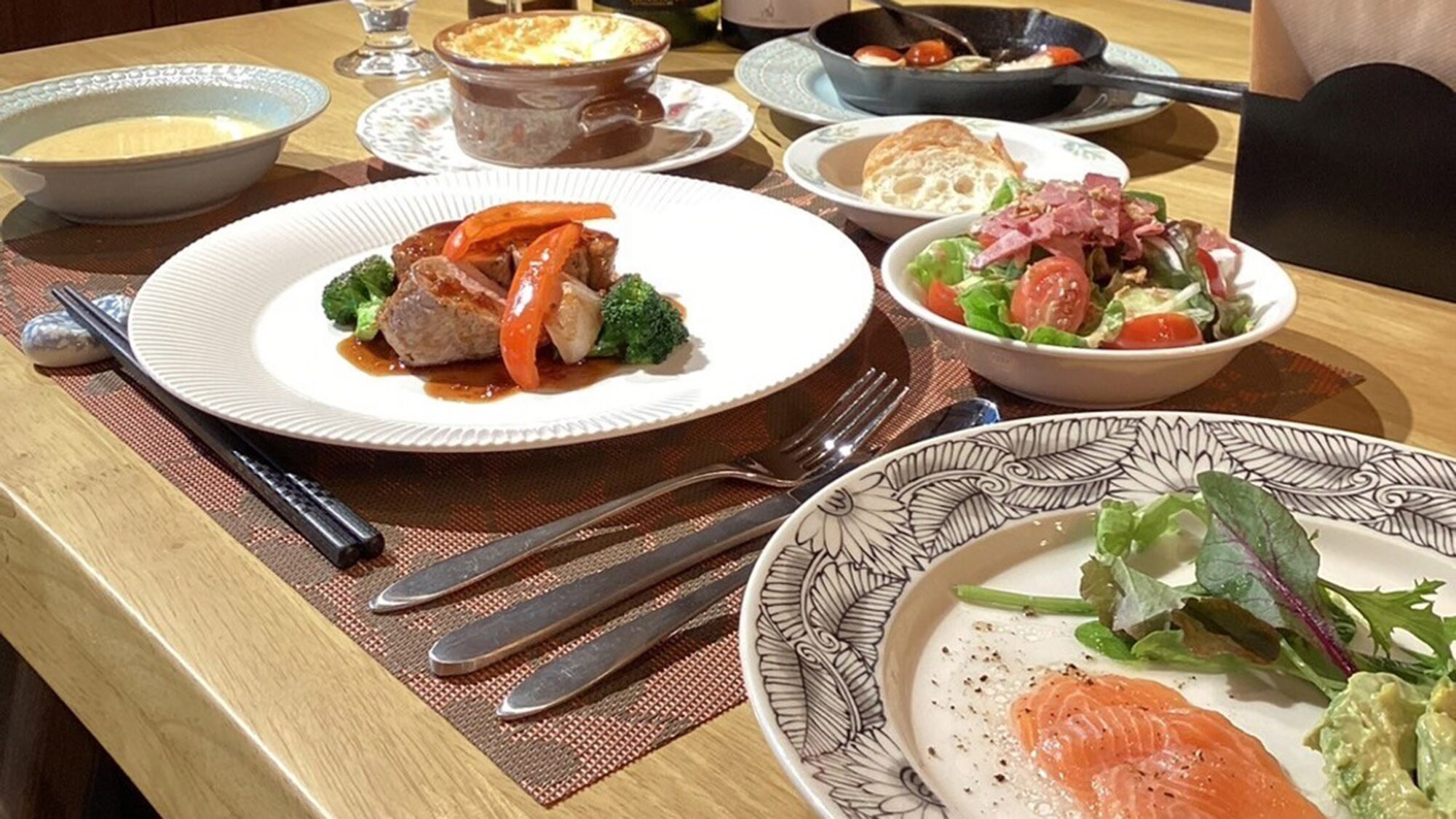 ・[Ví dụ về bữa tối] Kết hợp tuyệt vời với rượu vang. Hãy thưởng thức các bữa ăn theo phong cách phương Tây được chuẩn bị kỹ lưỡng của chúng tôi.