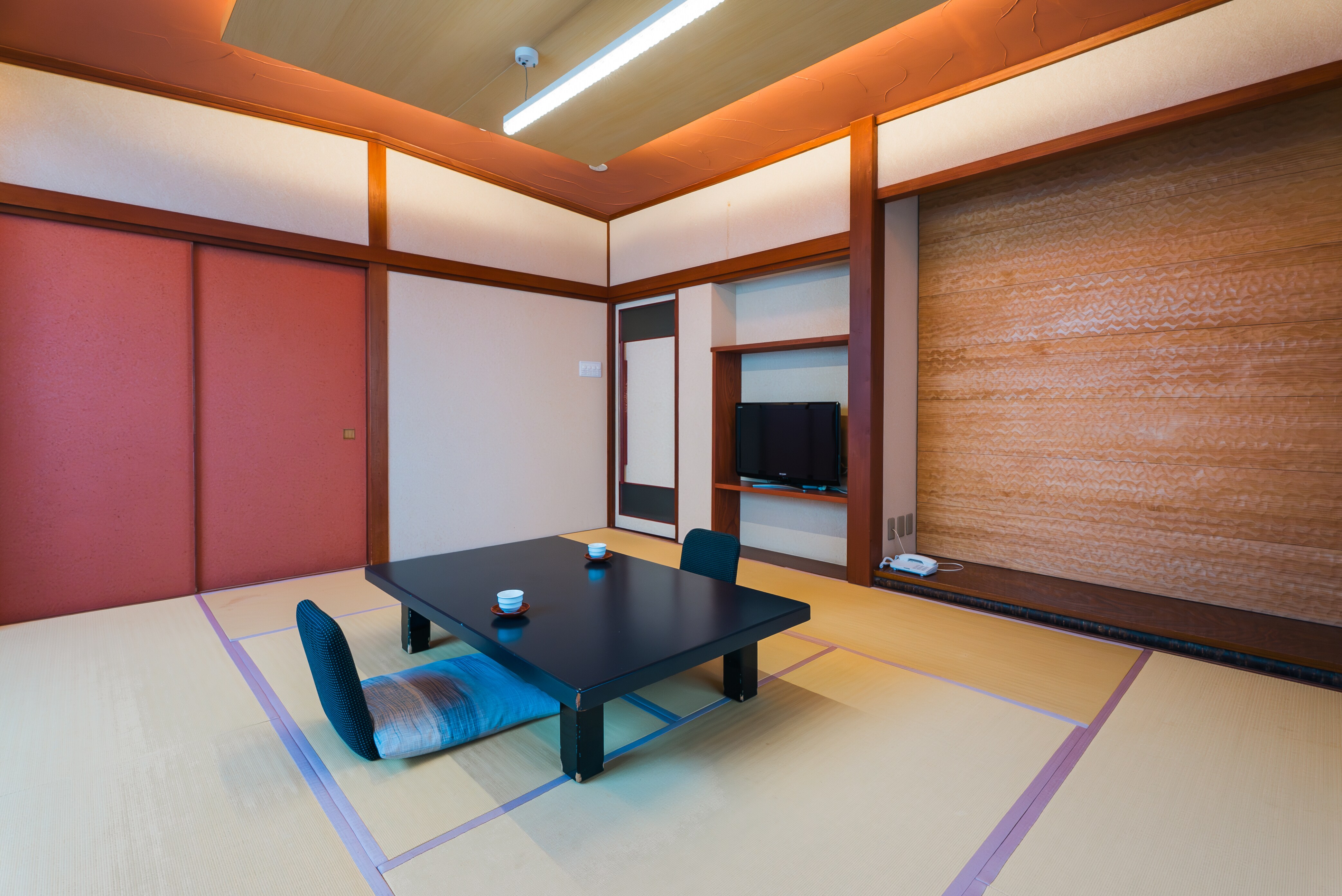 Kiss Room: Japanese-style room with 10 tatami mats