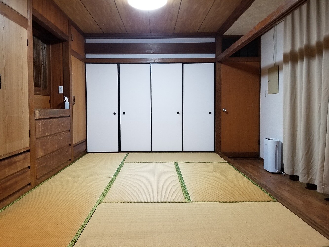 Japanese-style room