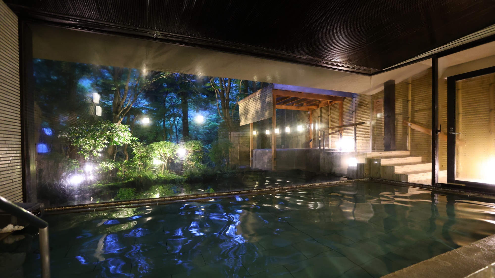 [Large communal bath] Stretch your limbs and wash away your daily fatigue. *Photo is for illustrative purposes only.
