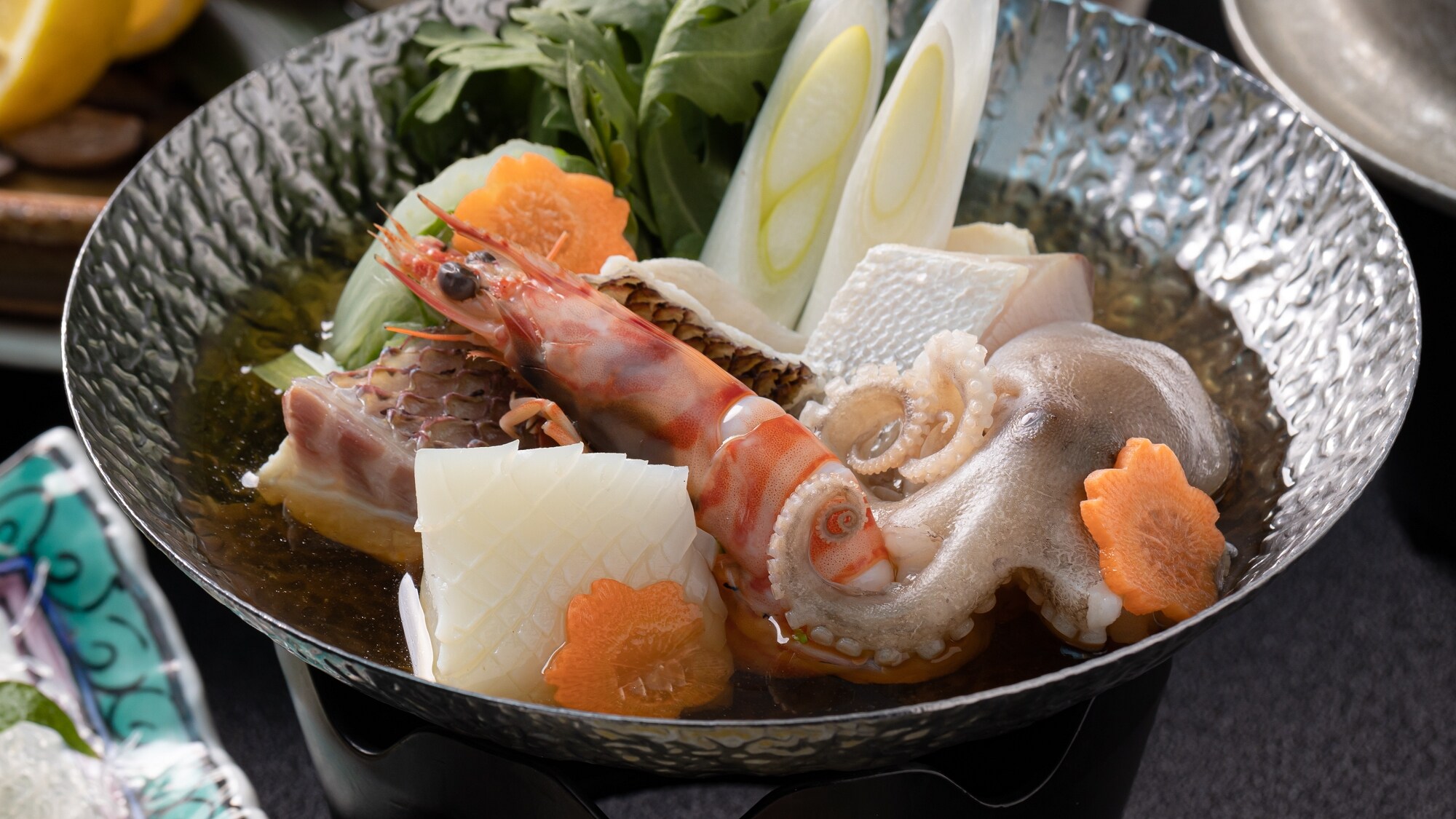 Hotpot makanan Aomi/seafood (contoh)