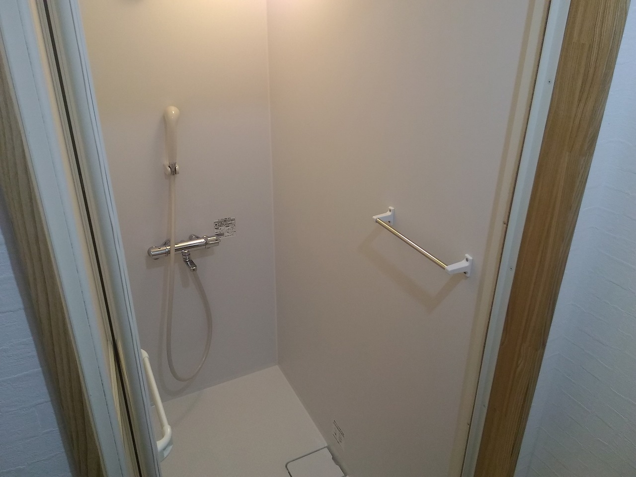 2F shower
