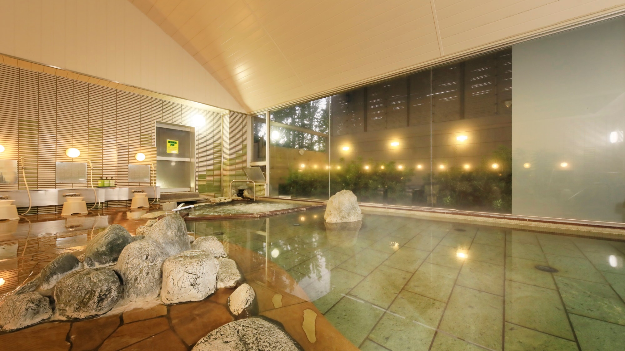 [ห้องอาบน้ำสาธารณะขนาดใหญ่/ห้องอาบน้ำในร่ม]