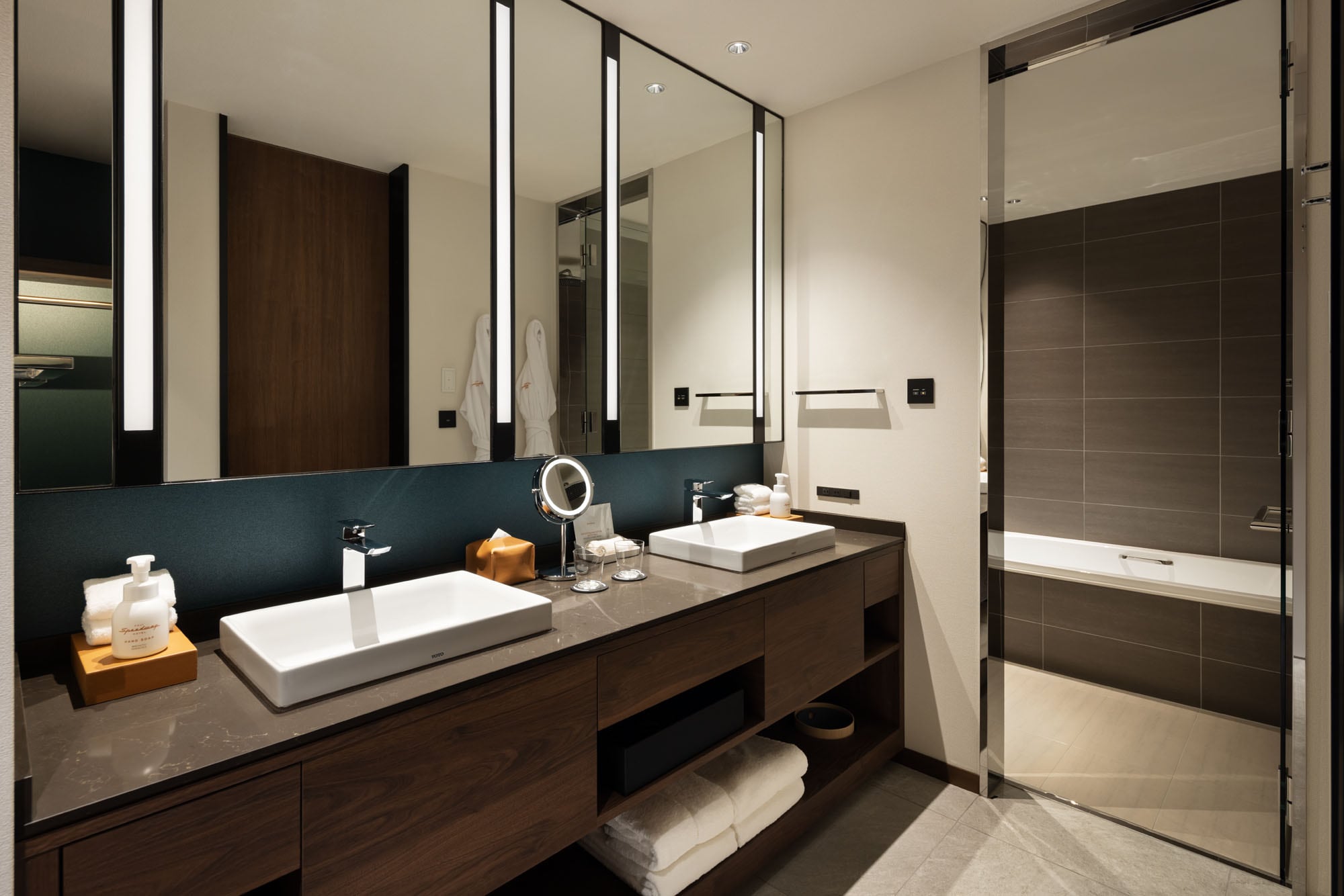 Garden villa bathroom