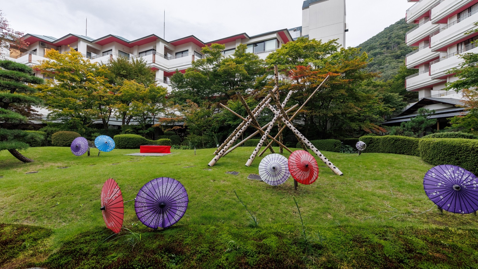 [สวน] สวนญี่ปุ่นที่เปลี่ยนแปลงไปตามฤดูกาล ดื่มด่ำกับช่วงเวลาแห่งความสงบ